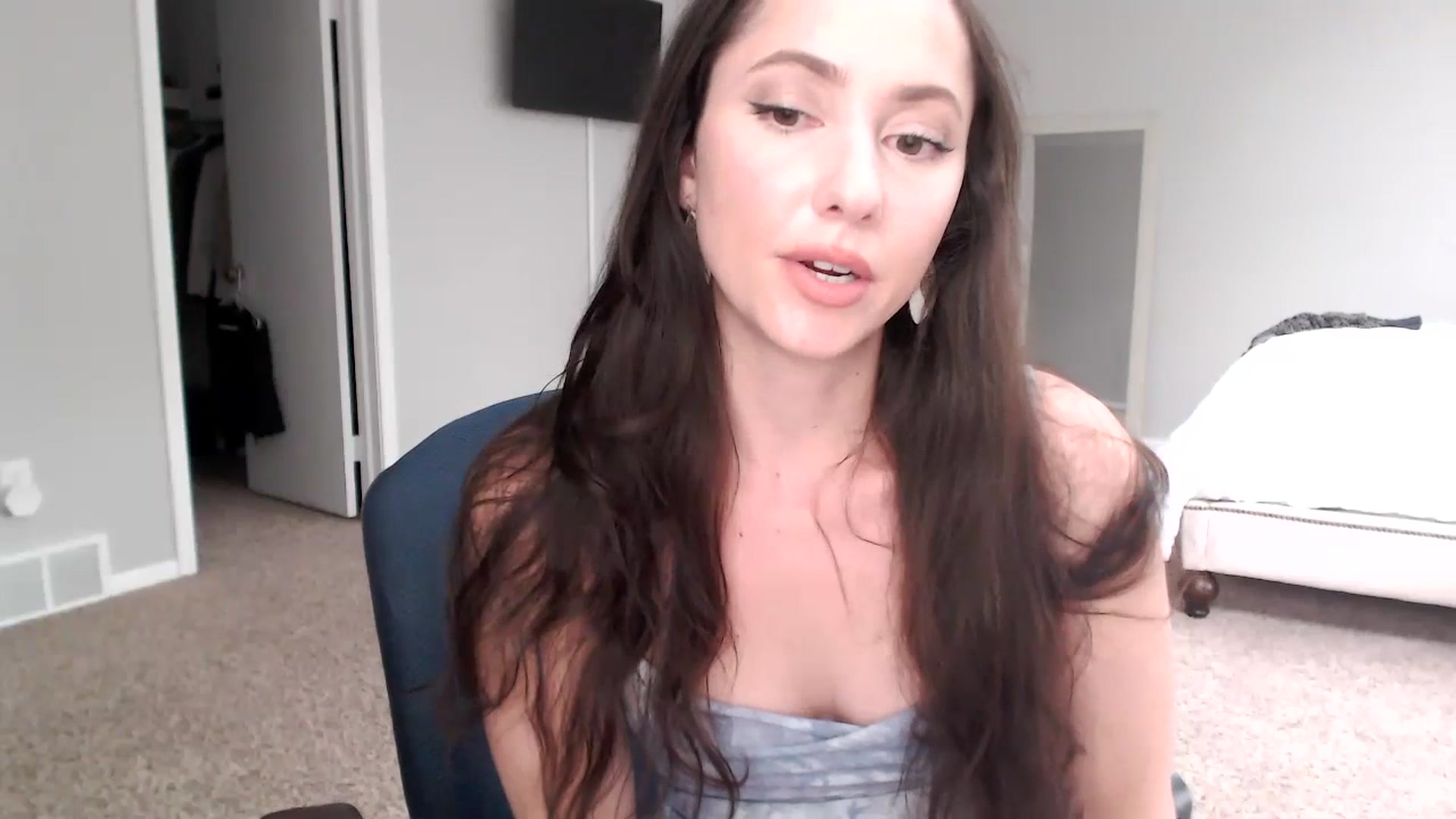Gallery image thumbnail from Lust_4_Life's myfreecams stream on, 07/15/2023, 19:27 image 15 of 20
