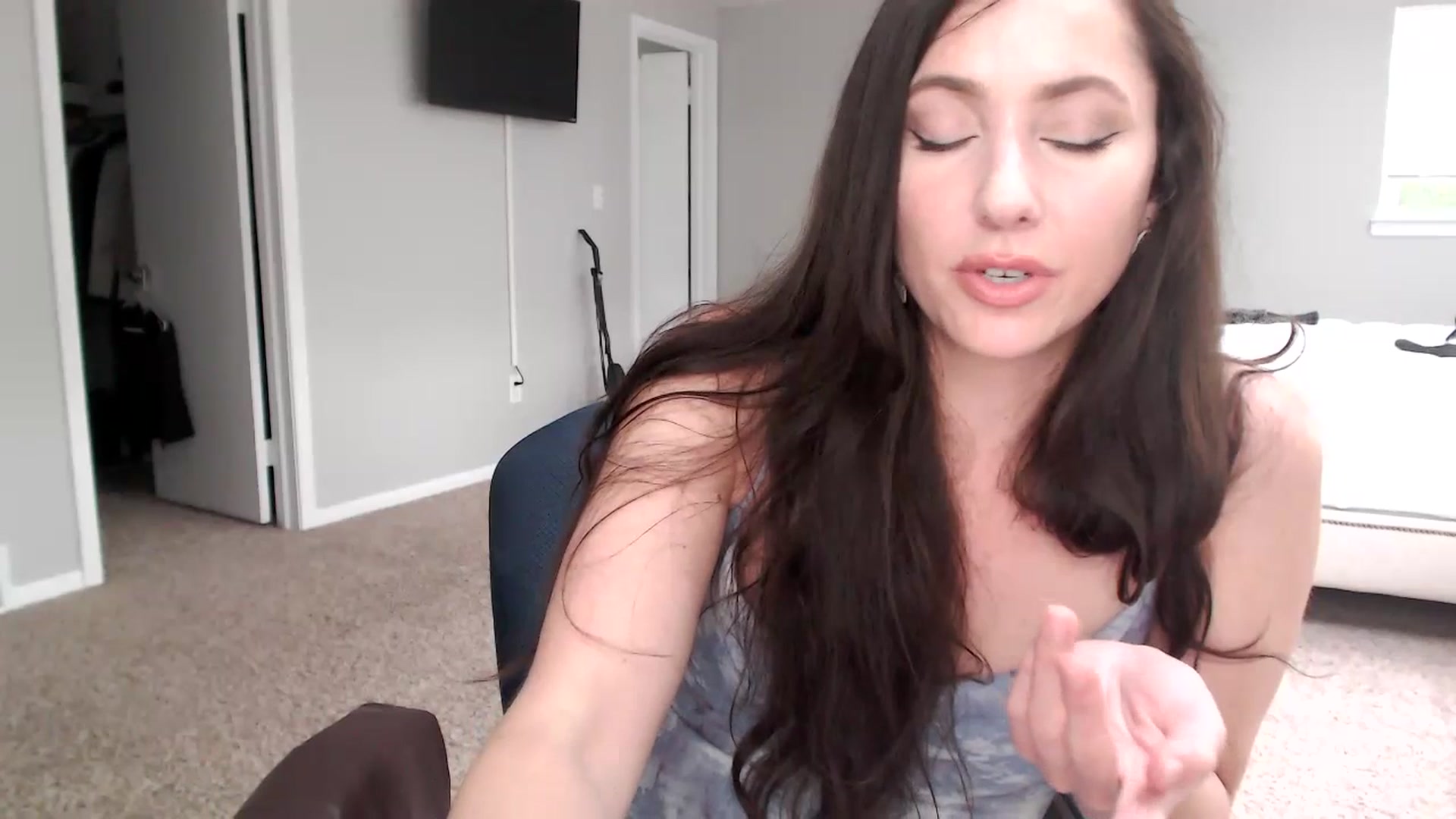 Gallery image thumbnail from Lust_4_Life's myfreecams stream on, 07/15/2023, 20:40 image 11 of 20