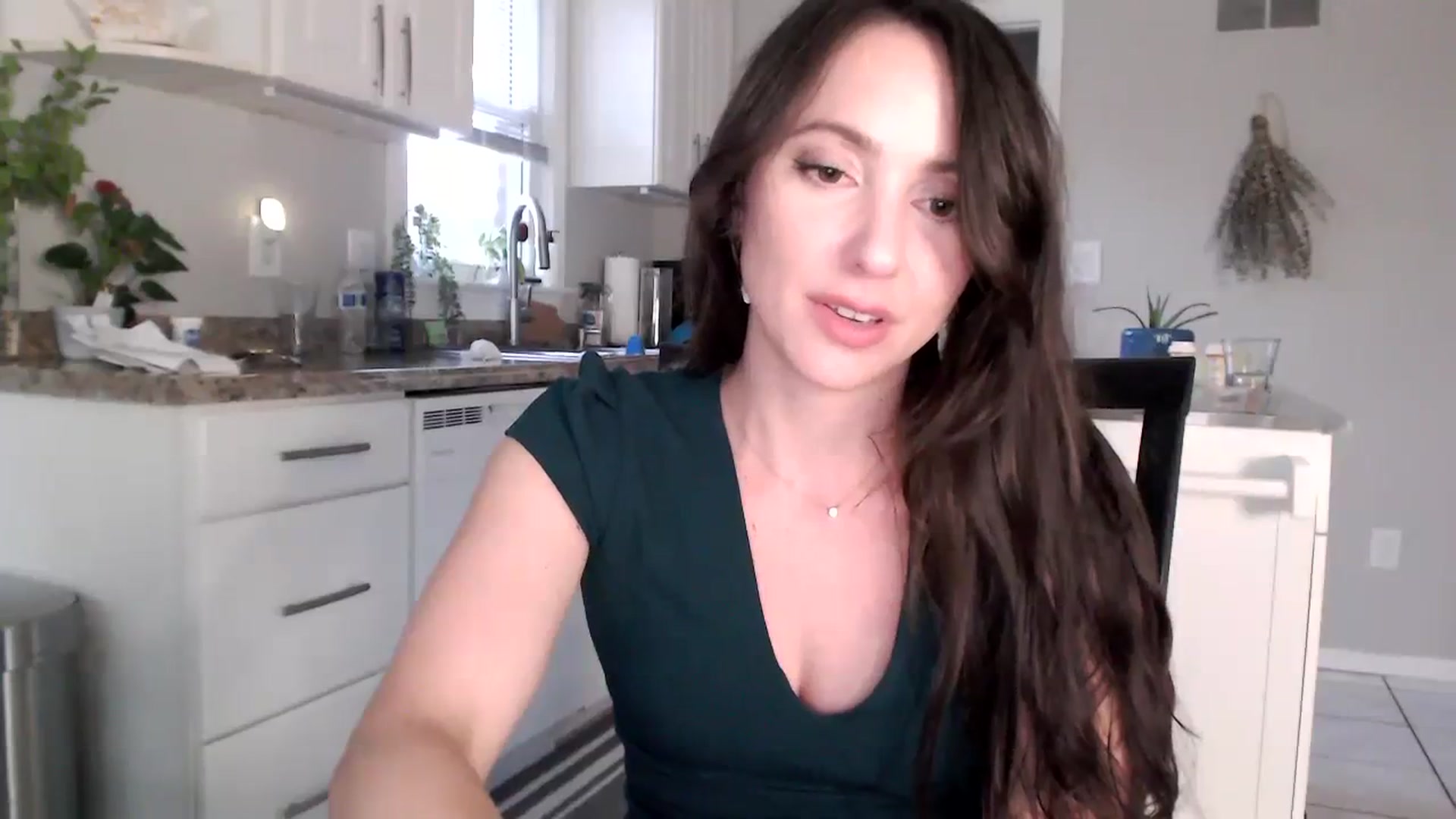 Gallery image thumbnail from Lust_4_Life's myfreecams stream on, 08/04/2023, 24:33 image 15 of 20