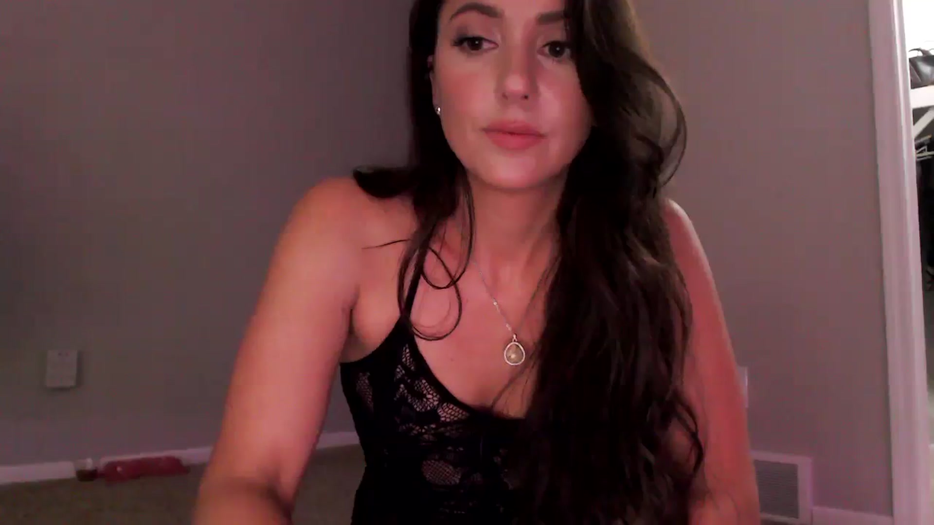 Gallery image thumbnail from Lust_4_Life's myfreecams stream on, 08/18/2023, 24:56 image 15 of 20