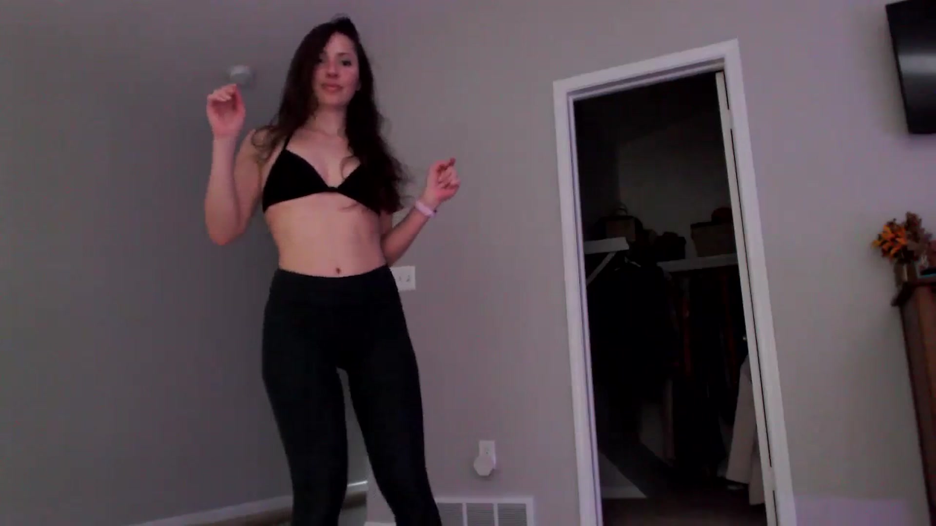 Gallery image thumbnail from Lust_4_Life's myfreecams stream on, 09/19/2023, 23:32 image 8 of 20