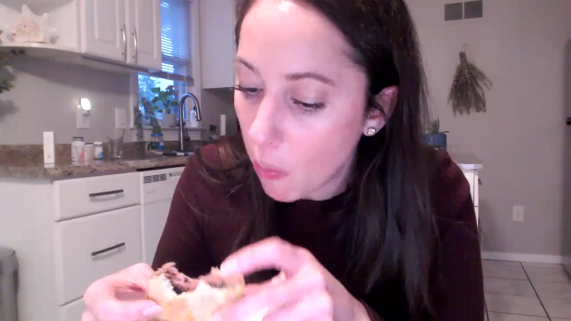 Gallery image thumbnail from Lust_4_Life's myfreecams stream on, 10/17/2023, 22:47 image 14 of 20