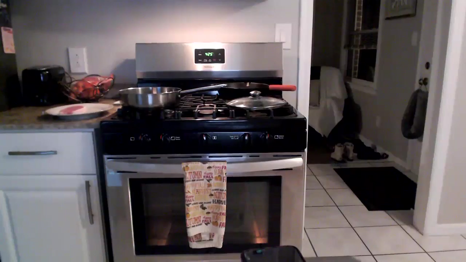 Gallery image thumbnail from Lust_4_Life's myfreecams stream on, 10/19/2023, 24:00 image 15 of 20