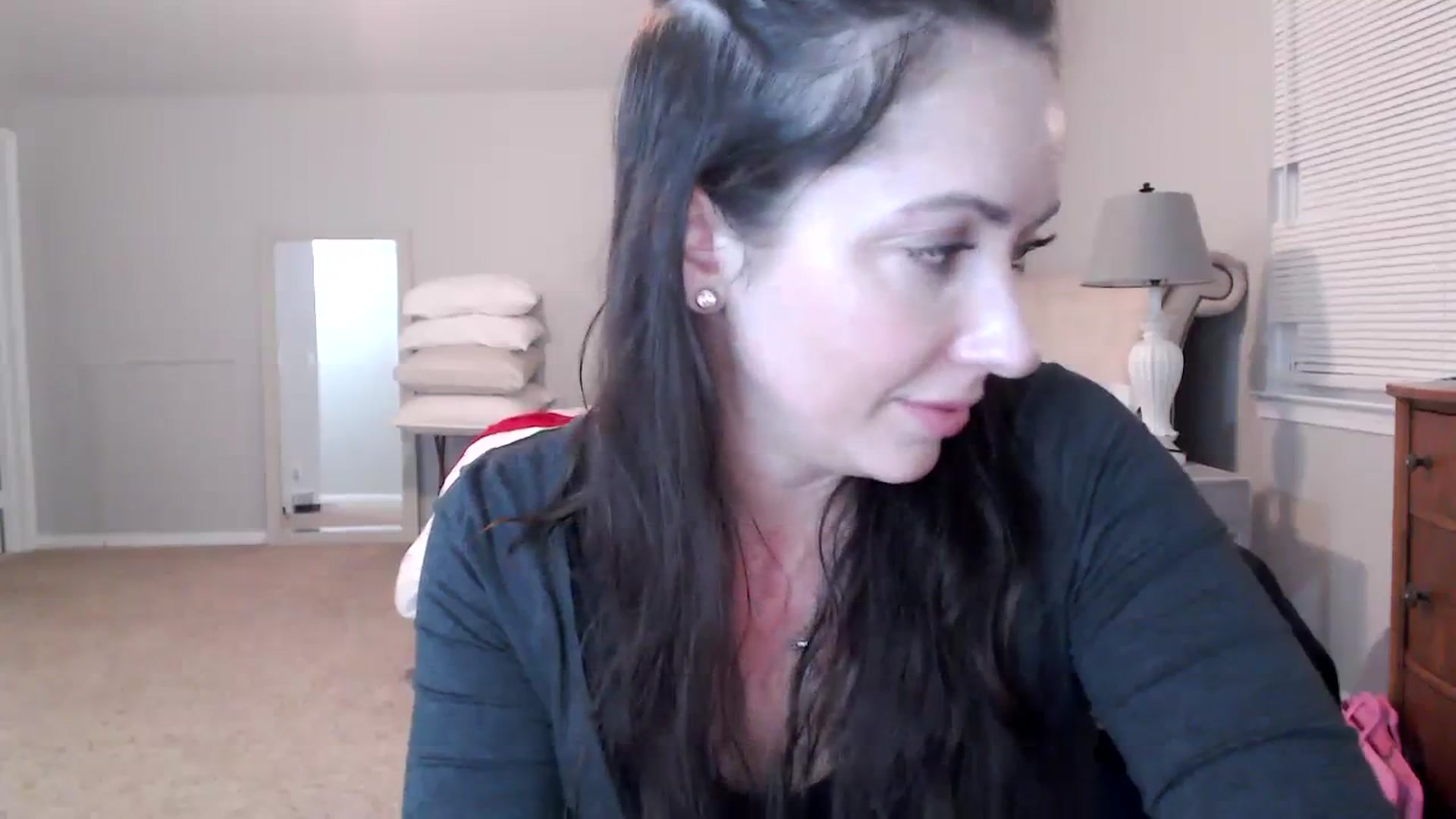 Gallery image thumbnail from Lust_4_Life's myfreecams stream on, 10/20/2023, 24:02 image 19 of 20