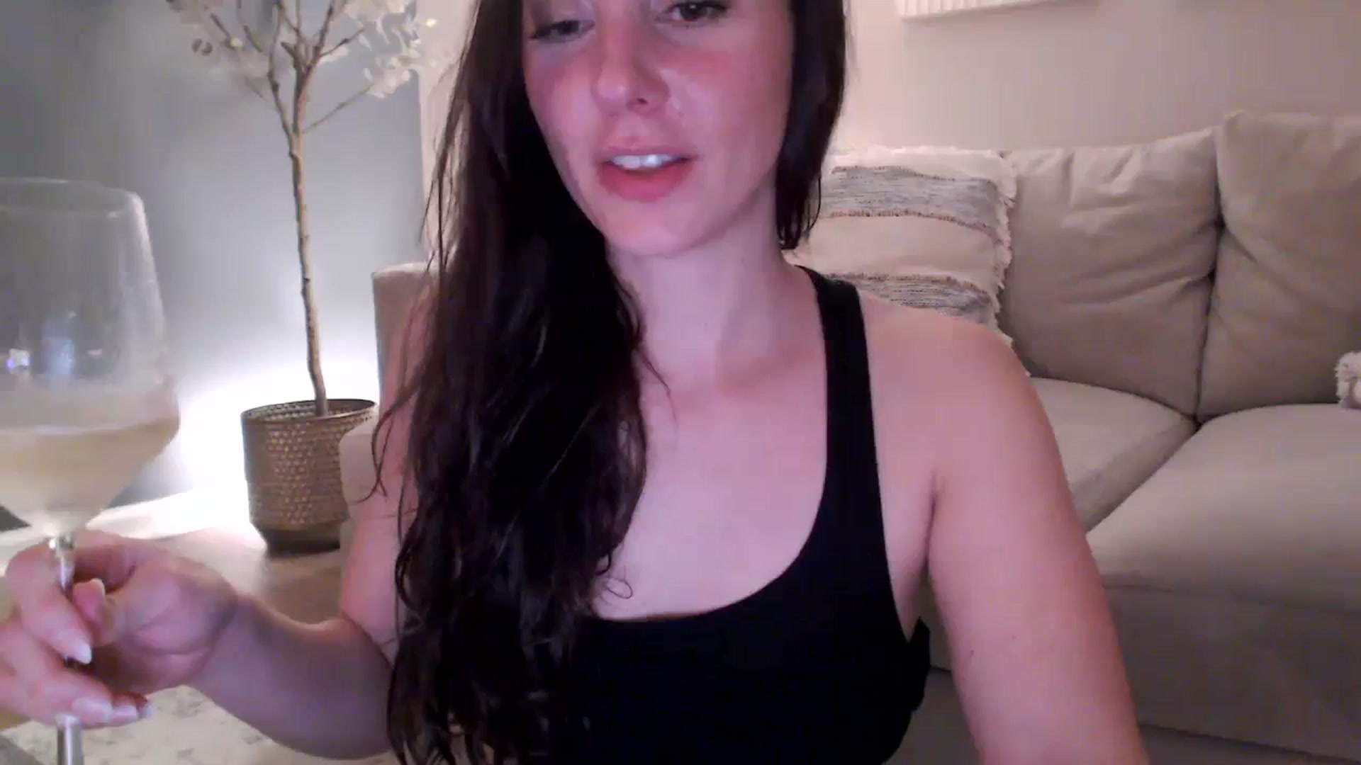 Gallery image thumbnail from Lust_4_Life's myfreecams stream on, 10/28/2023, 01:33 image 12 of 20