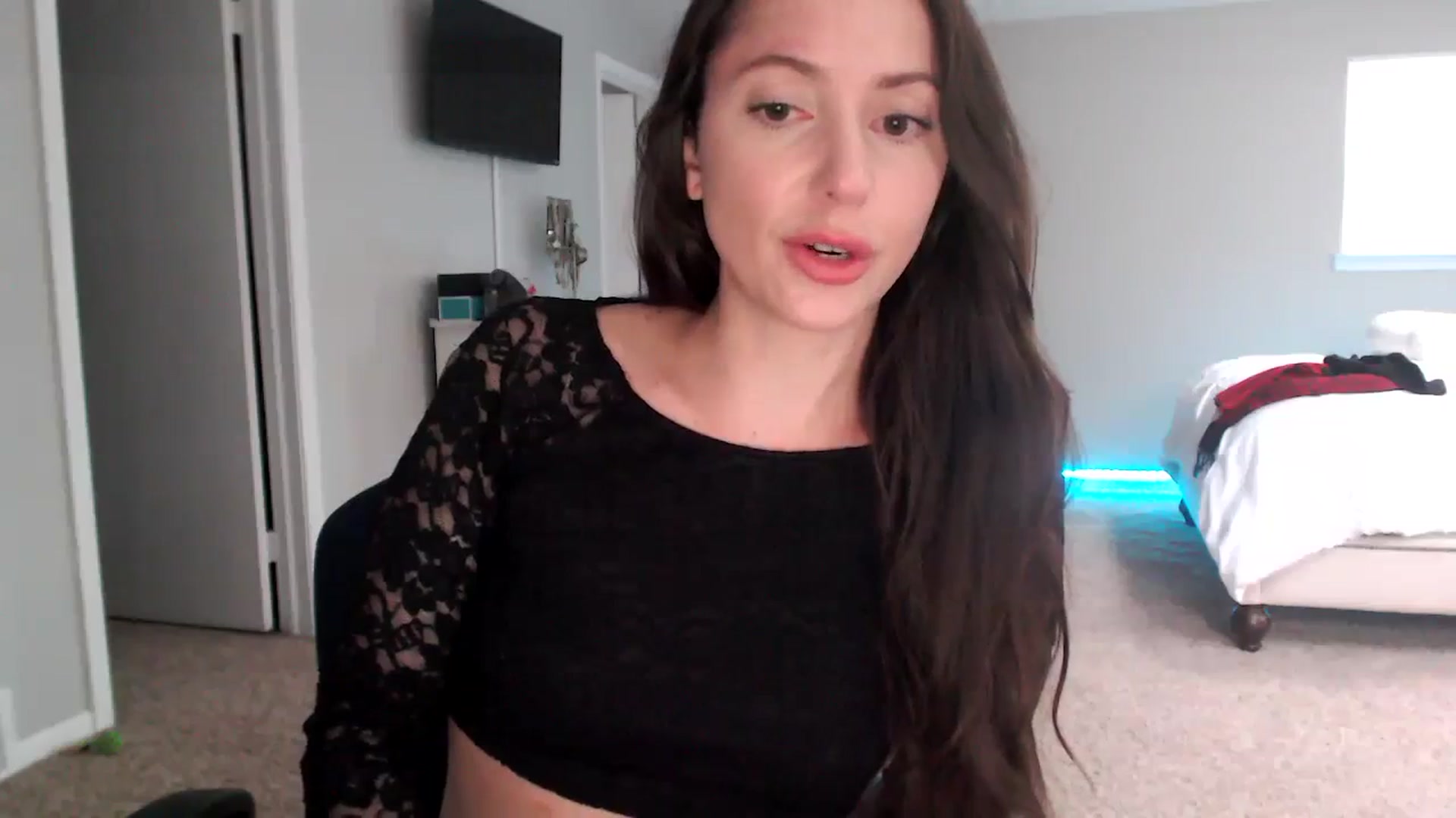 Gallery image thumbnail from Lust_4_Life's myfreecams stream on, 11/26/2023, 20:43 image 17 of 20