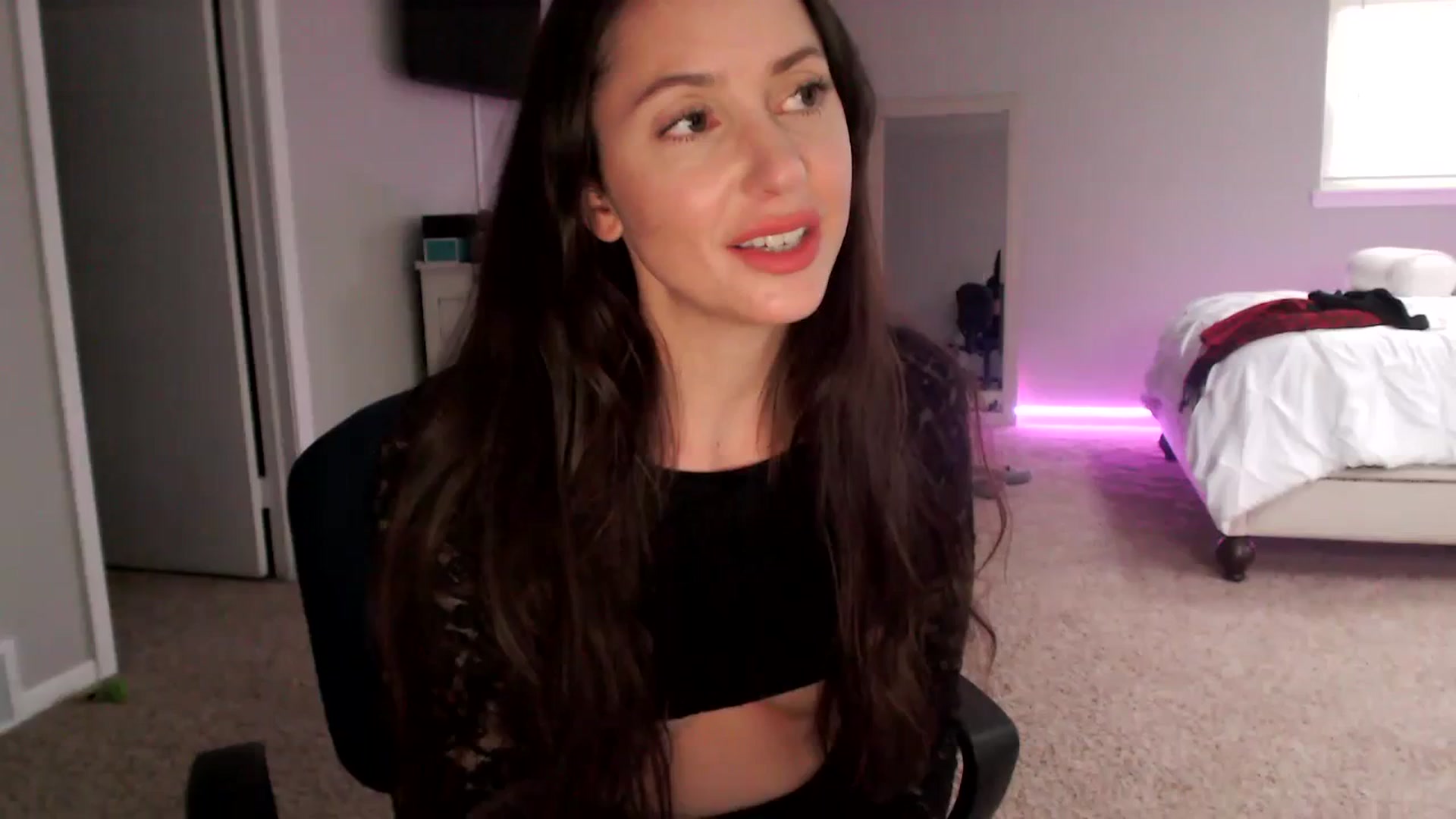 Gallery image thumbnail from Lust_4_Life's myfreecams stream on, 11/26/2023, 21:19 image 13 of 20