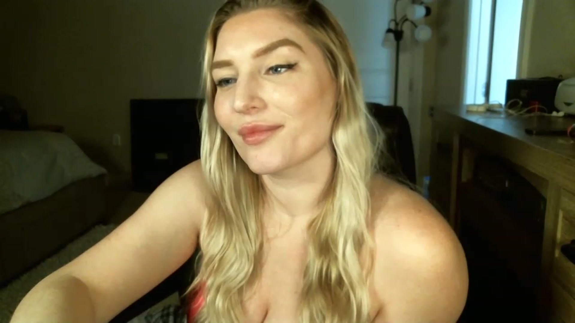 Gallery image thumbnail from Lustful_Rose's myfreecams stream on, 03/07/2023, 22:50 image 18 of 20