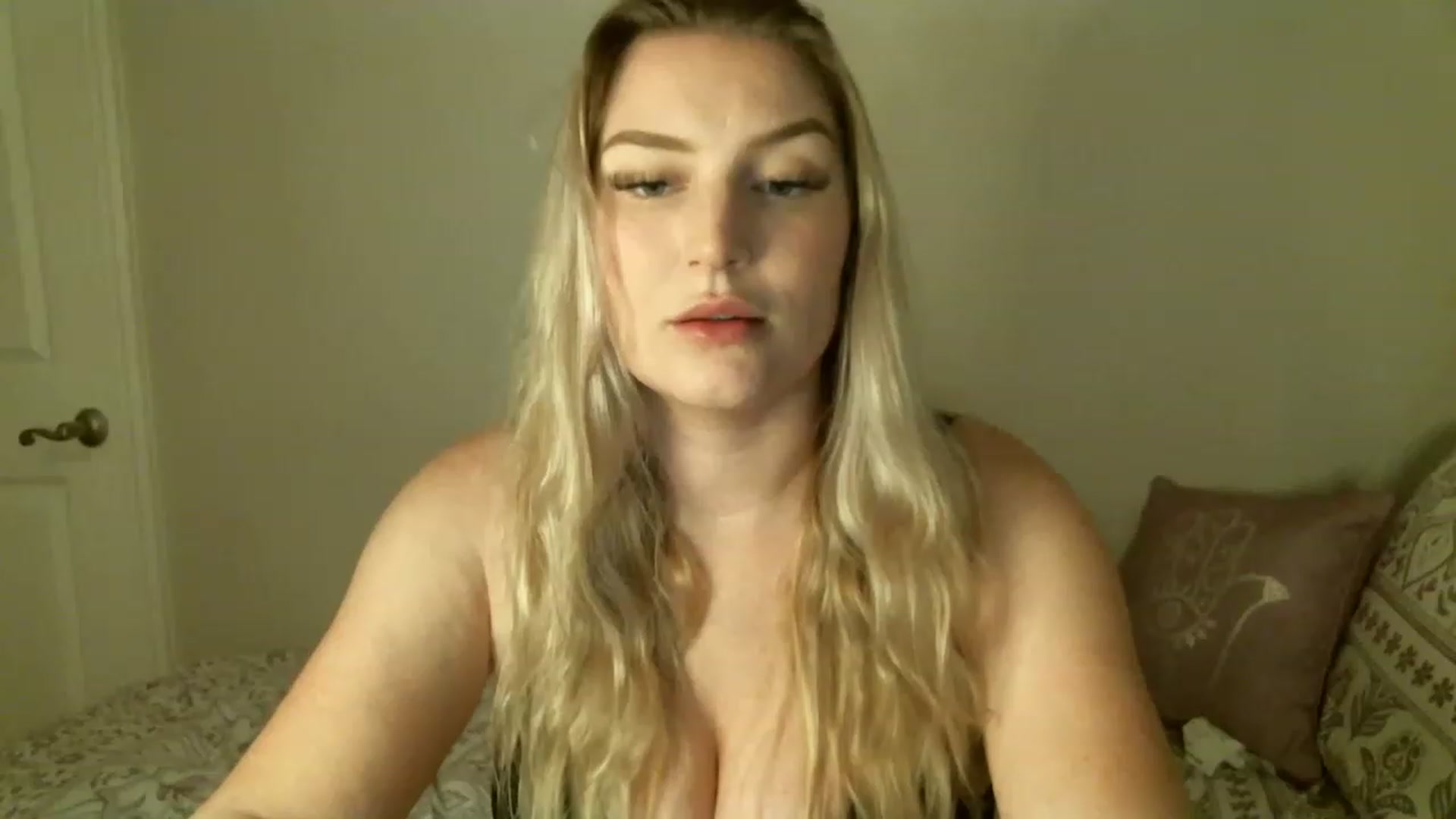 Gallery image thumbnail from Lustful_Rose's myfreecams stream on, 04/22/2023, 23:14 image 19 of 20