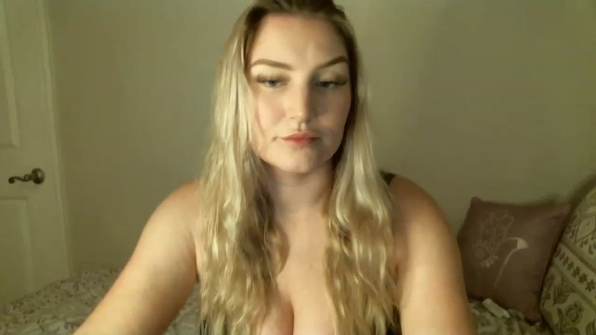 Gallery image thumbnail from Lustful_Rose's myfreecams stream on, 04/22/2023, 23:14 image 20 of 20