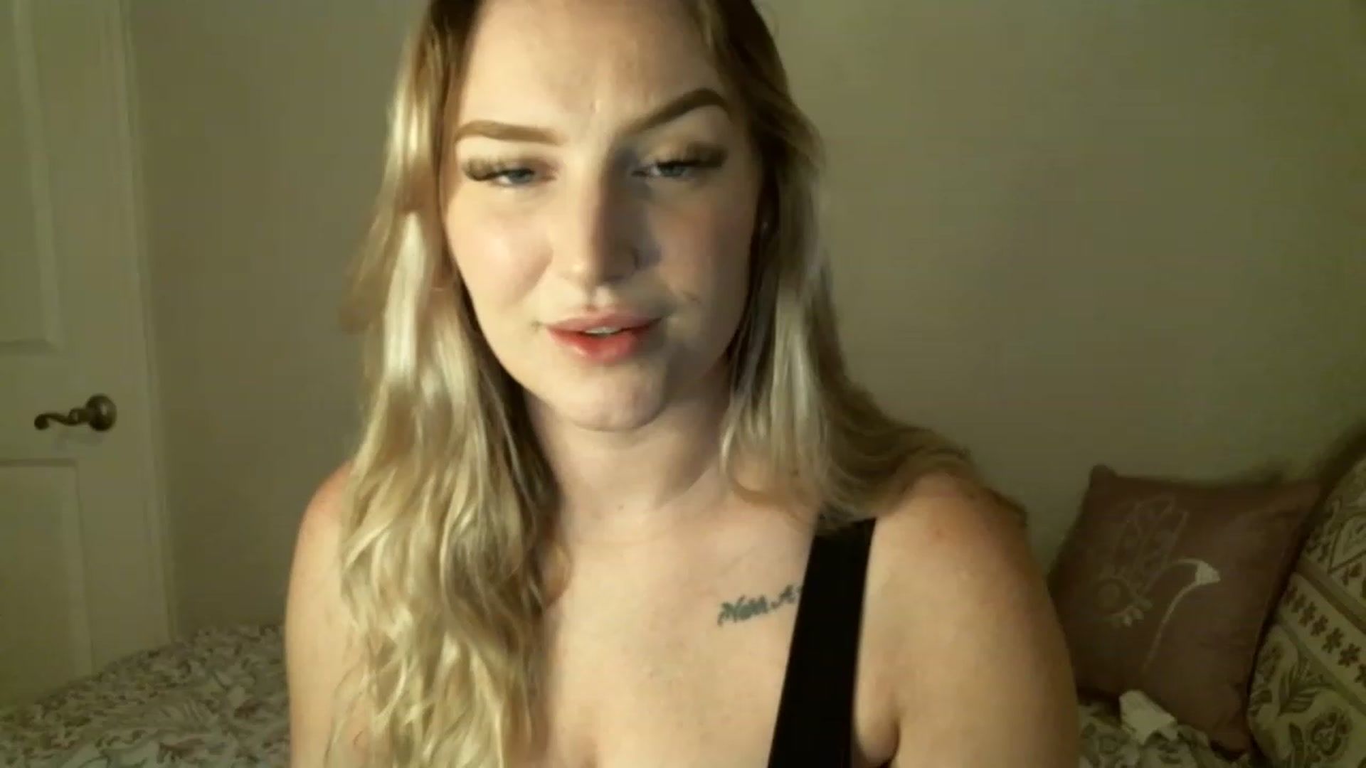 Gallery image thumbnail from Lustful_Rose's myfreecams stream on, 04/22/2023, 23:14 image 1 of 20