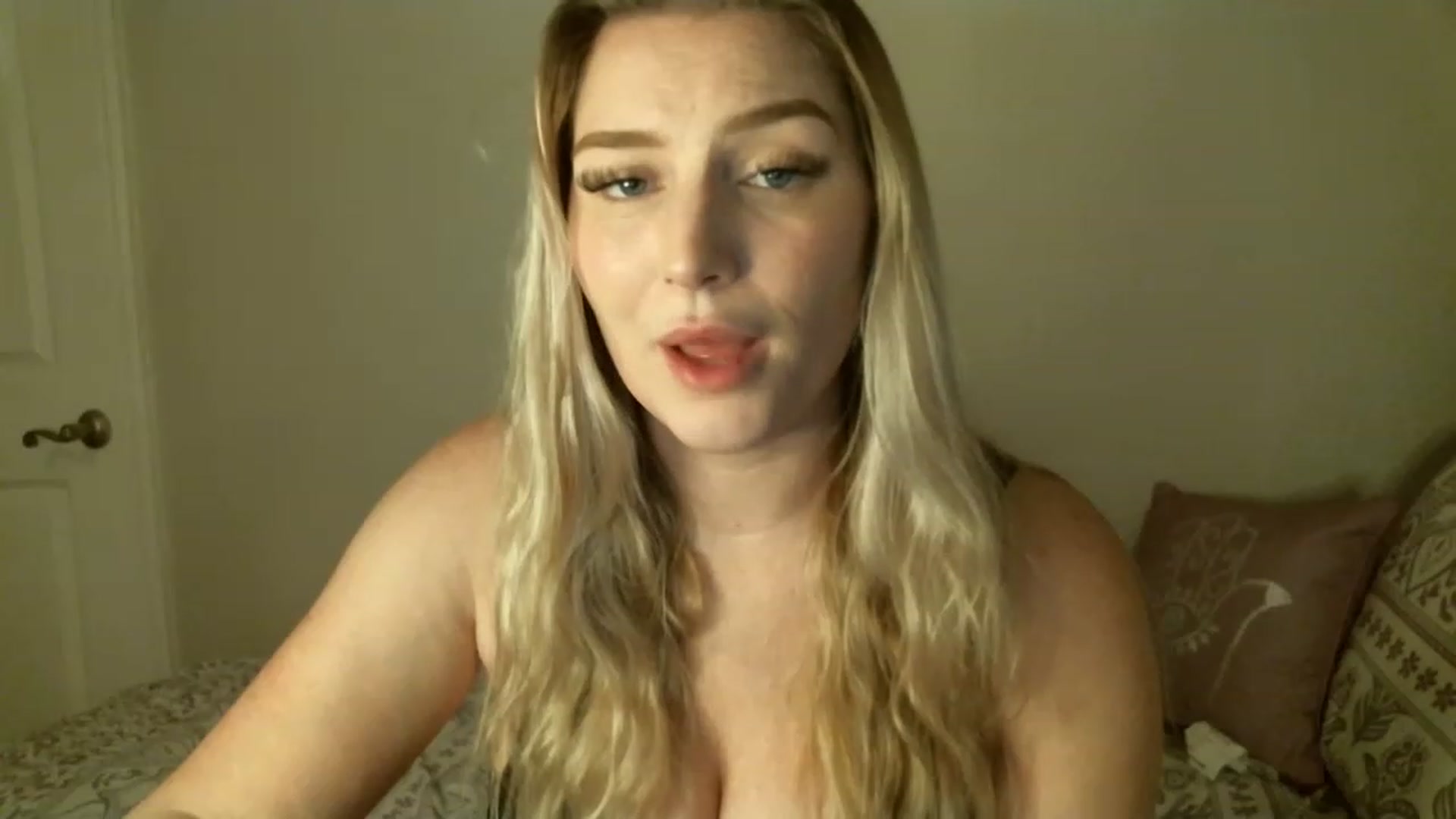 Gallery image thumbnail from Lustful_Rose's myfreecams stream on, 04/22/2023, 23:14 image 13 of 20