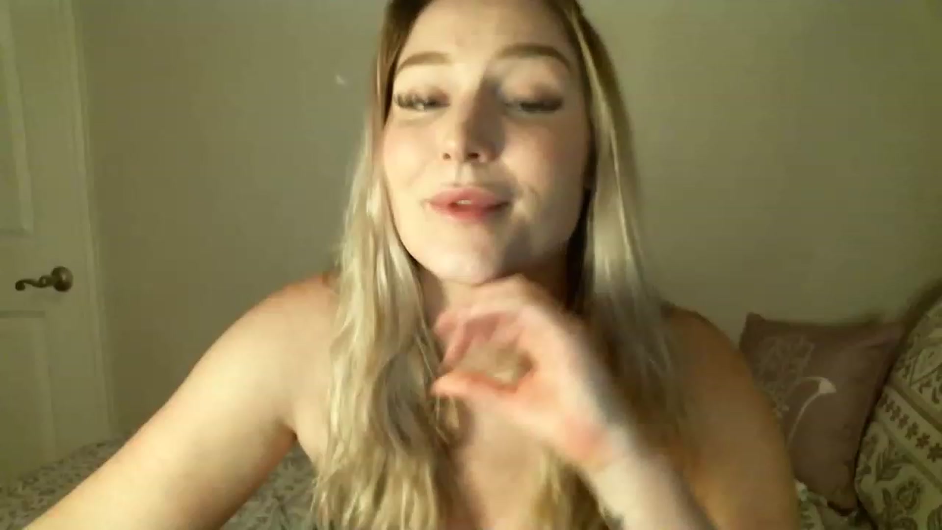 Gallery image thumbnail from Lustful_Rose's myfreecams stream on, 04/22/2023, 23:14 image 14 of 20
