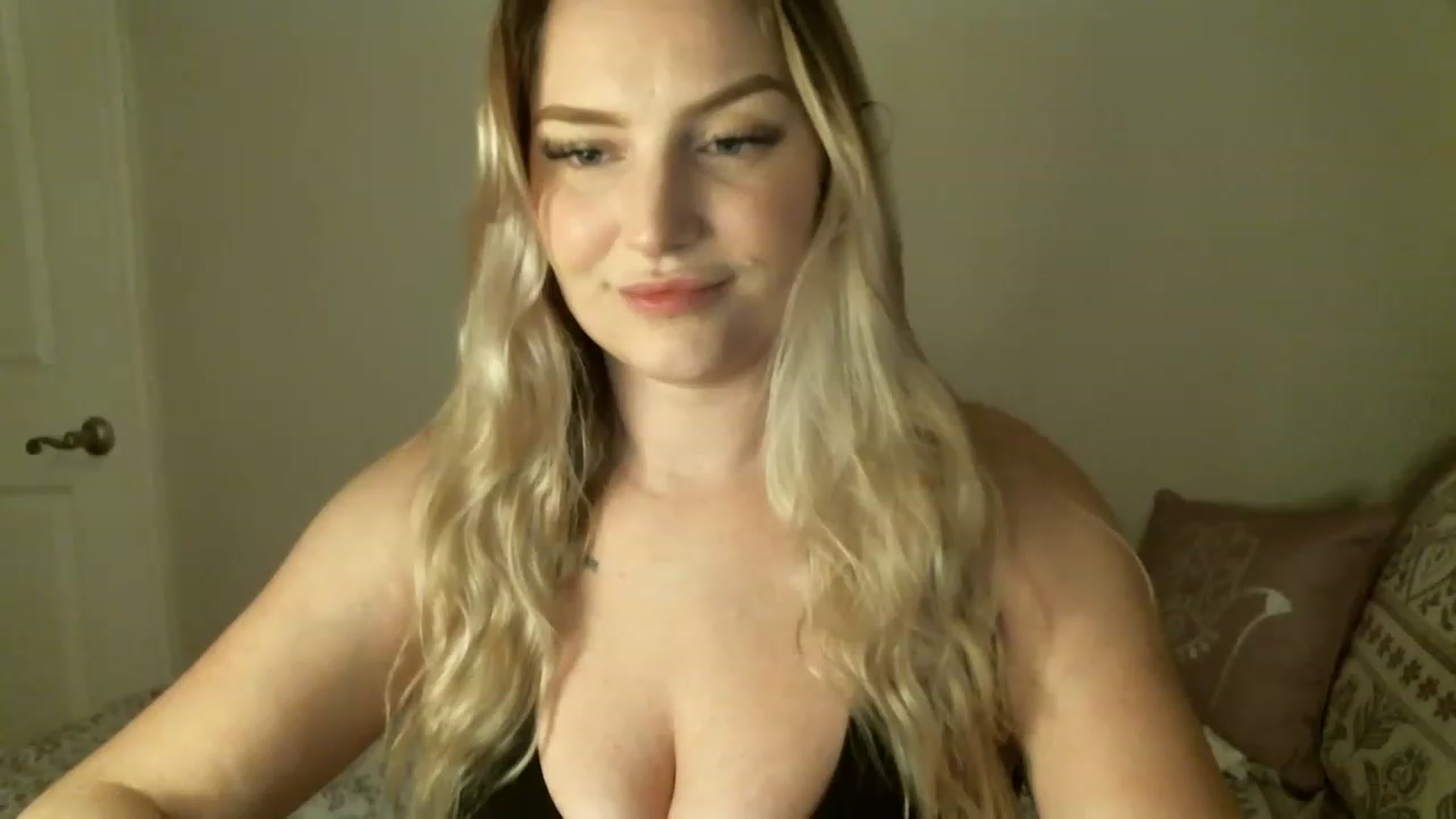 Gallery image thumbnail from Lustful_Rose's myfreecams stream on, 04/22/2023, 23:14 image 5 of 20