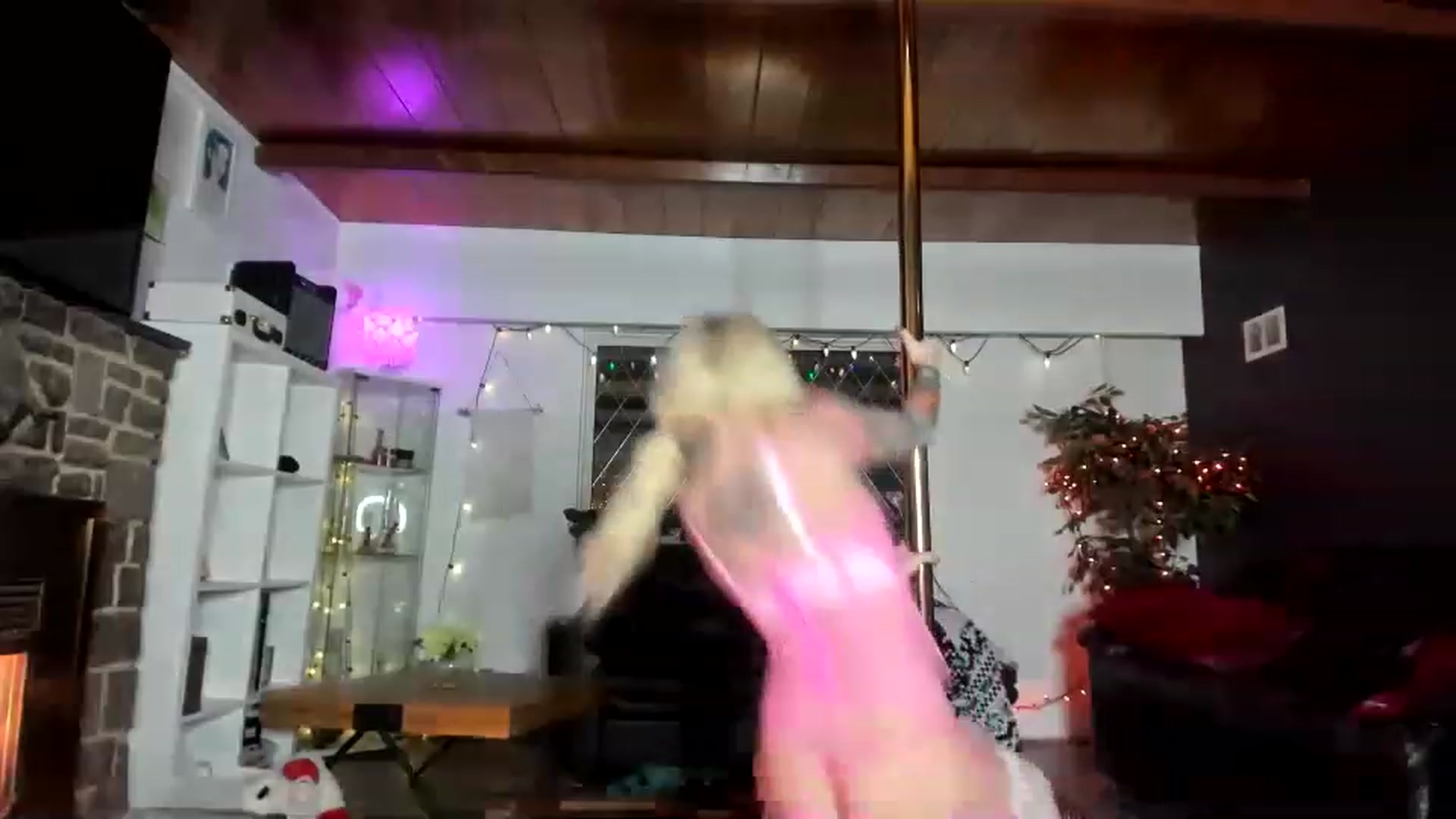 Gallery image thumbnail from Luubeam's myfreecams stream on, 11/22/2022, 02:20 image 6 of 20