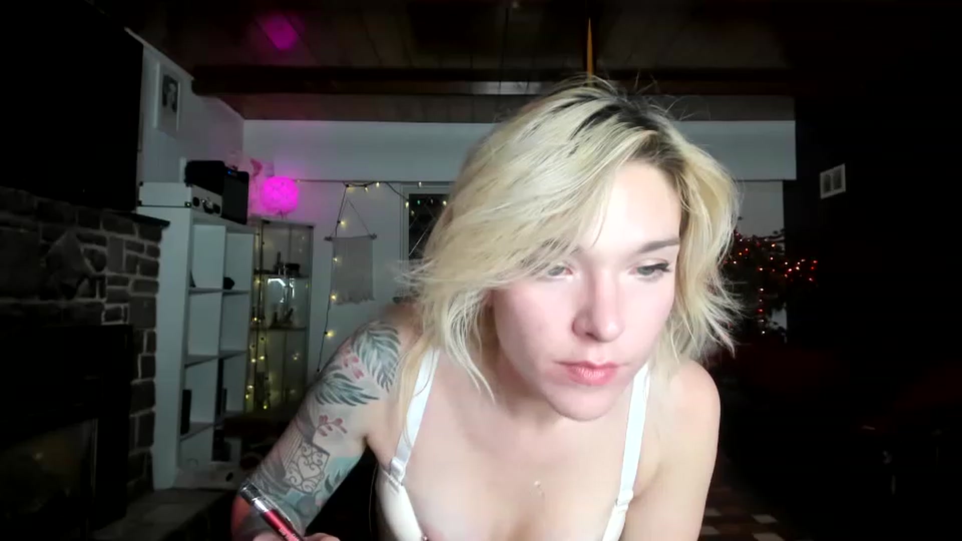 Gallery image thumbnail from Luubeam's myfreecams stream on, 11/22/2022, 03:26 image 4 of 20