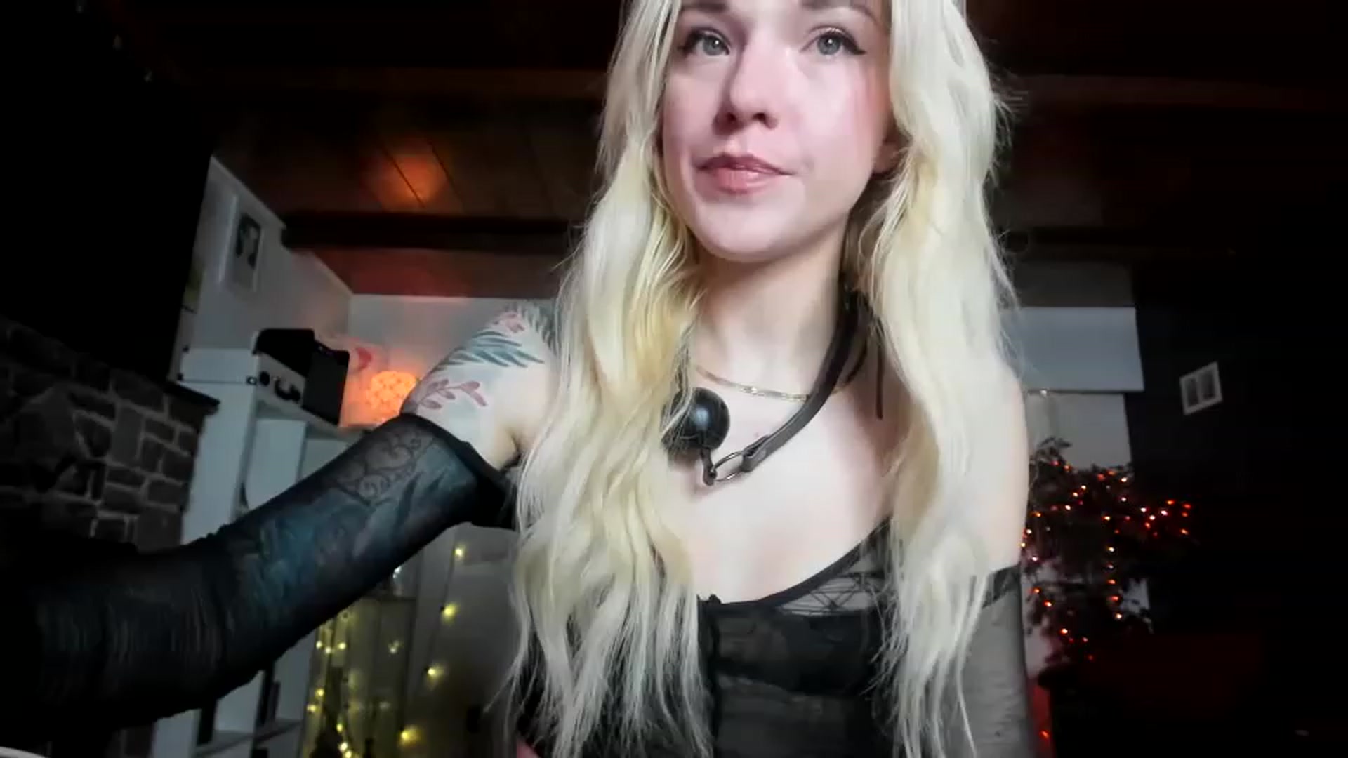 Gallery image thumbnail from Luubeam's myfreecams stream on, 11/23/2022, 01:57 image 18 of 20