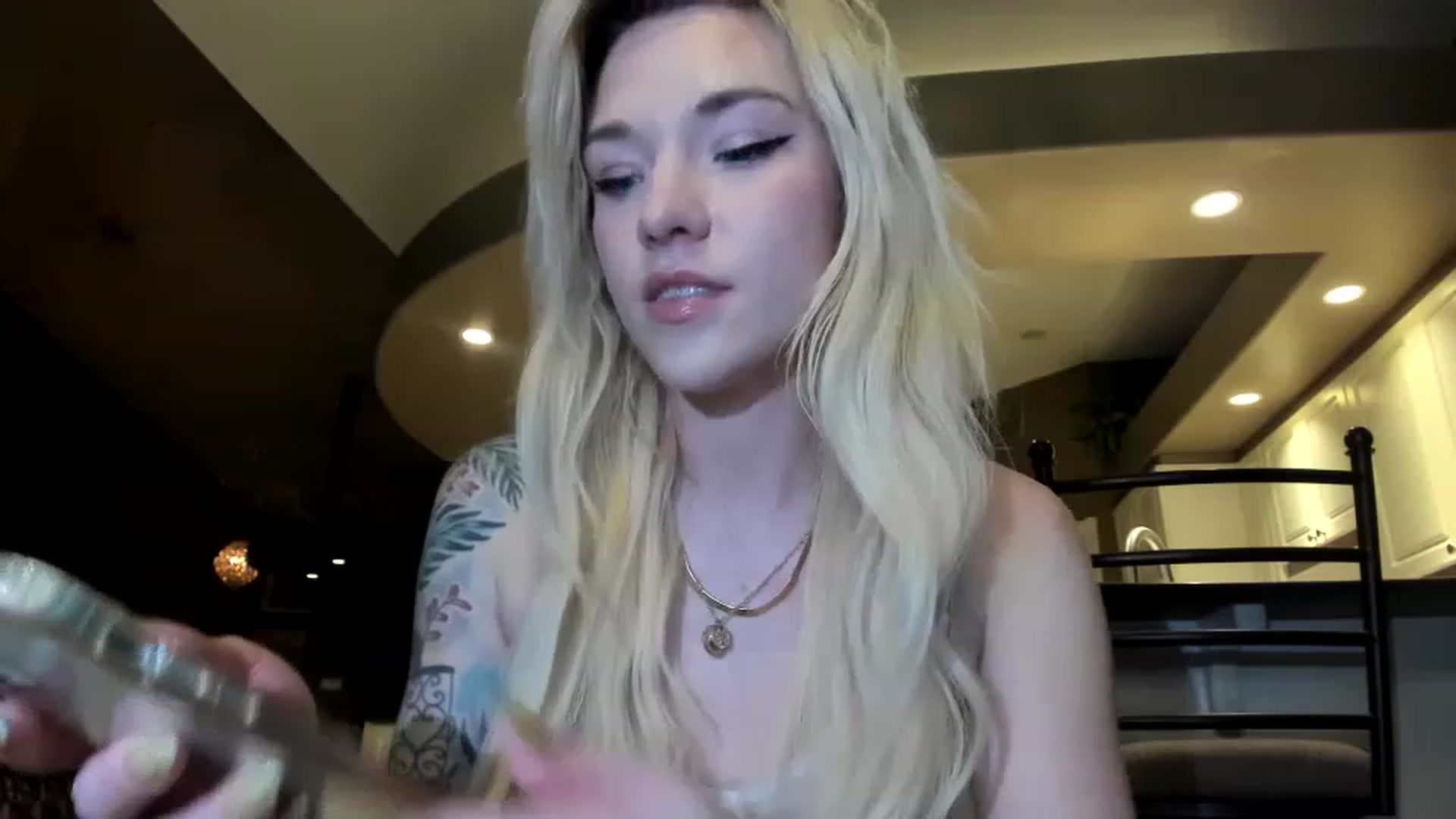 Gallery image thumbnail from Luubeam's myfreecams stream on, 11/24/2022, 02:59 image 7 of 20