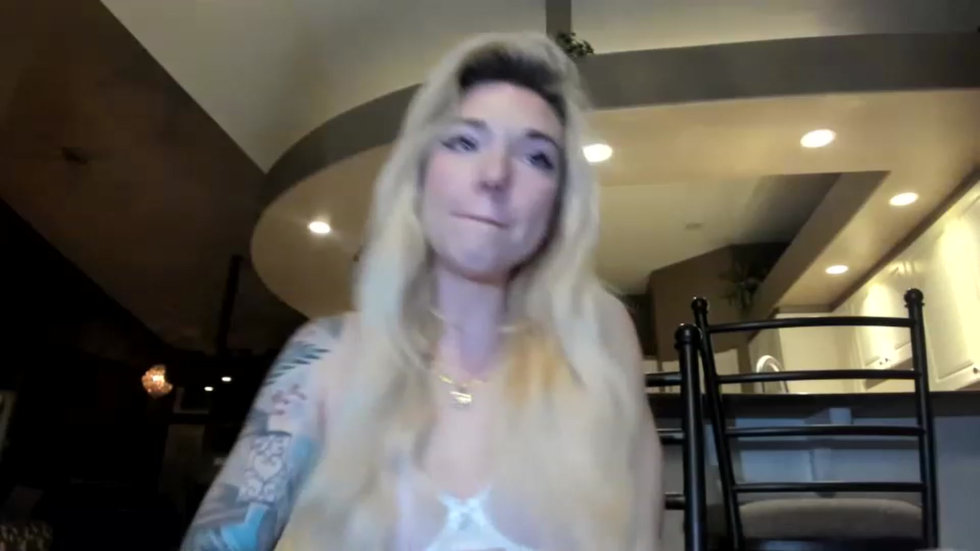 Gallery image thumbnail from Luubeam's myfreecams stream on, 11/24/2022, 02:59 image 15 of 20