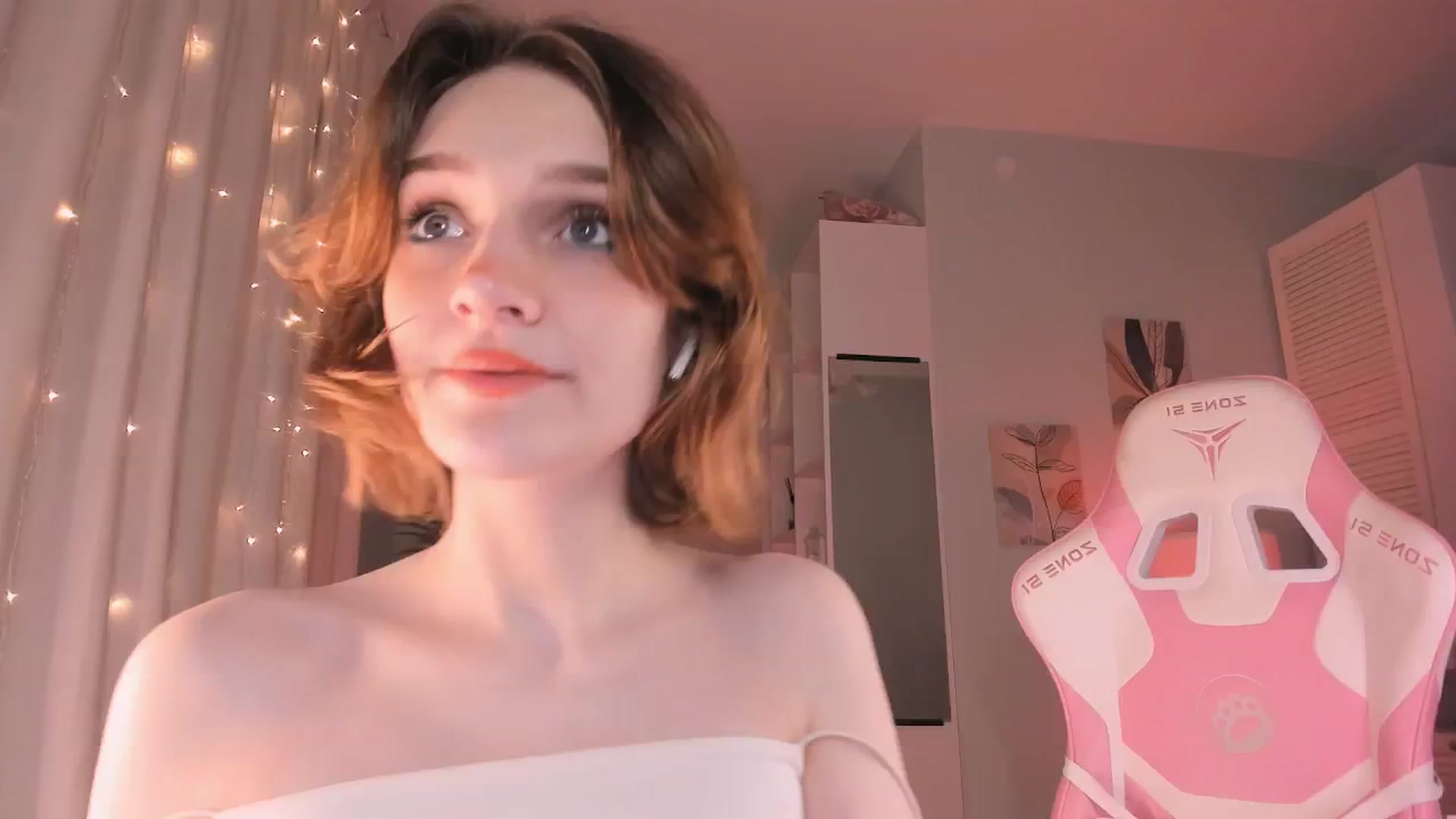 Gallery image thumbnail from Luv_Bae's myfreecams stream on, 06/17/2024, 23:31 image 3 of 20