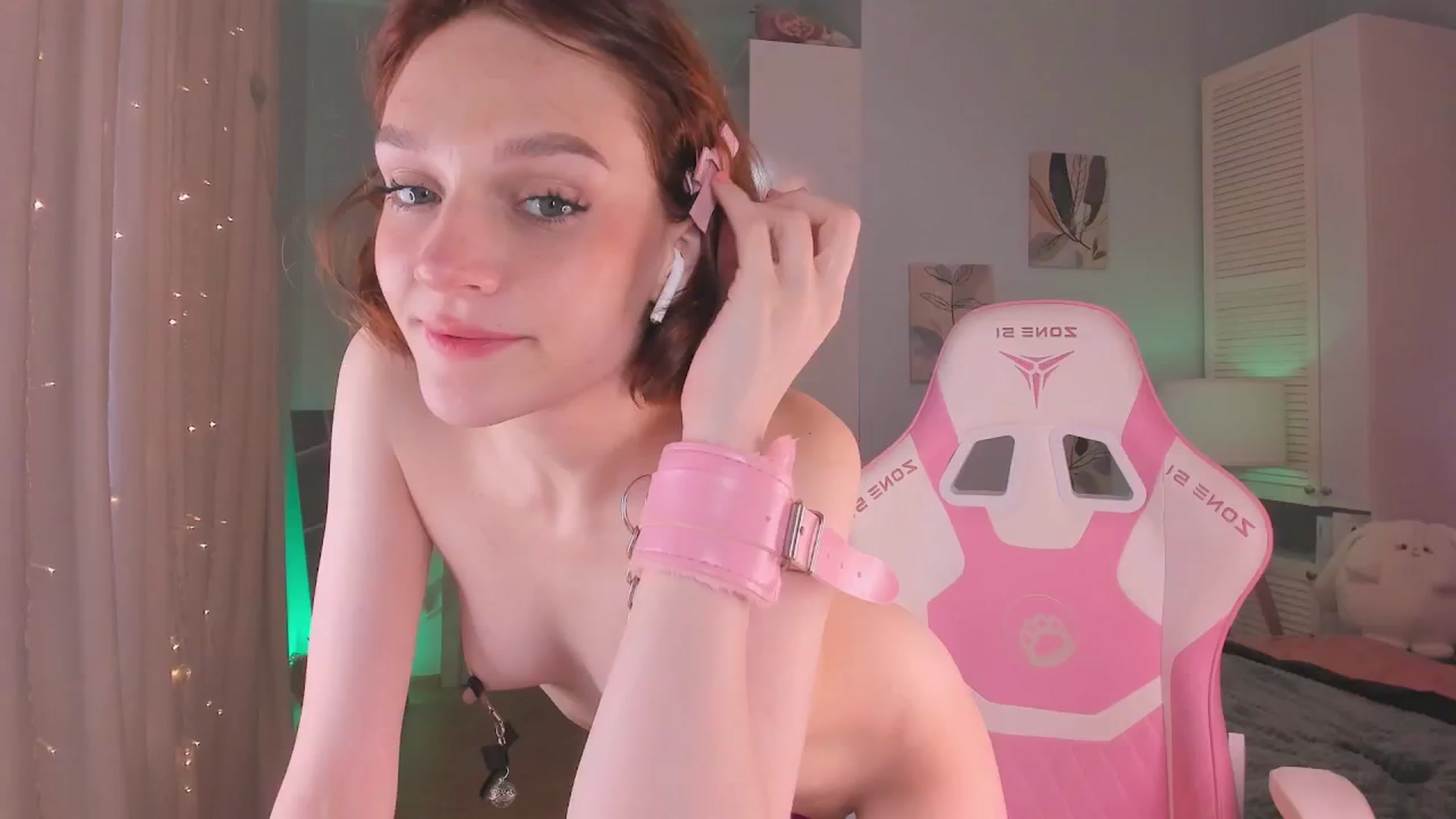 Gallery image thumbnail from Luv_Bae's myfreecams stream on, 07/14/2024, 06:16 image 11 of 20