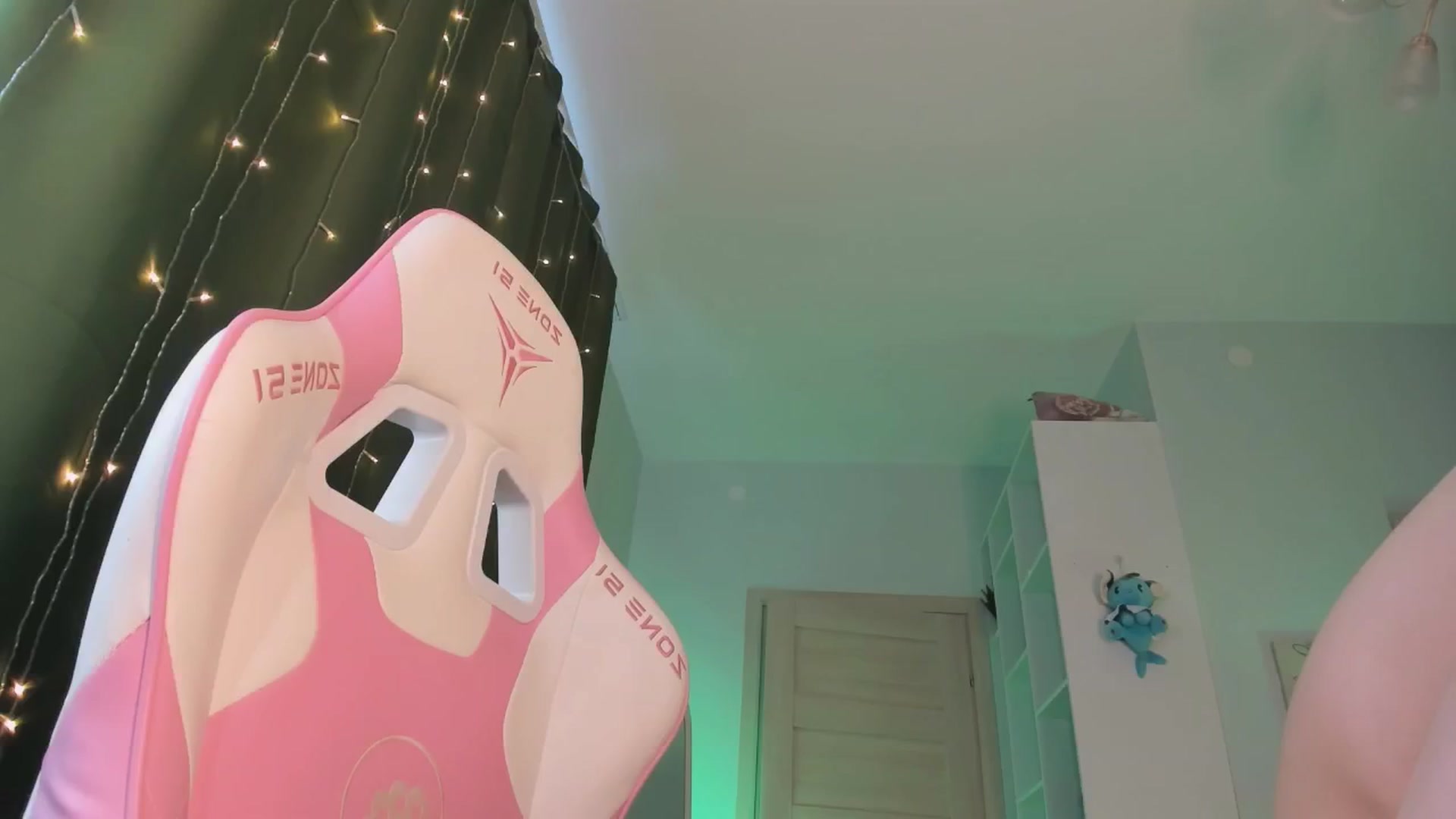 Gallery image thumbnail from Luv_Bae's myfreecams stream on, 09/01/2024, 05:14 image 2 of 20