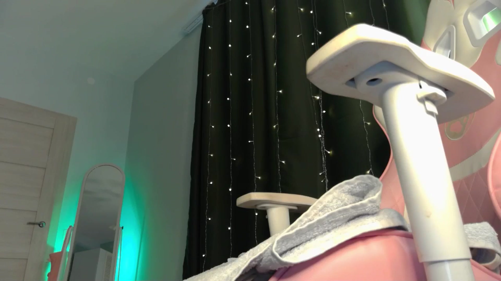 Gallery image thumbnail from Luv_Bae's myfreecams stream on, 09/15/2024, 06:23 image 19 of 20