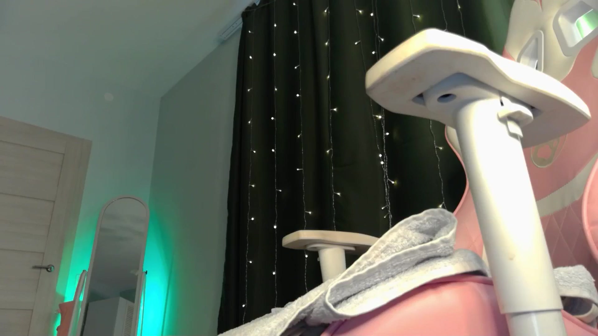 Gallery image thumbnail from Luv_Bae's myfreecams stream on, 09/15/2024, 06:23 image 20 of 20