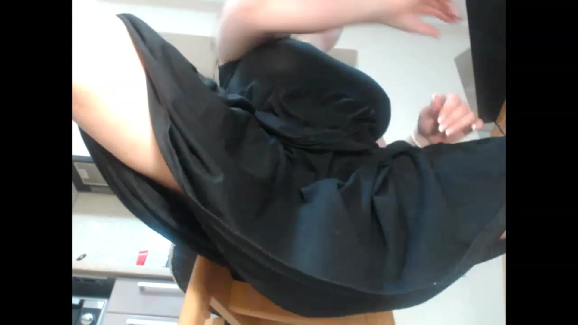 Gallery image thumbnail from LuvleeMelons's myfreecams stream on, 03/31/2023, 19:43 image 10 of 20