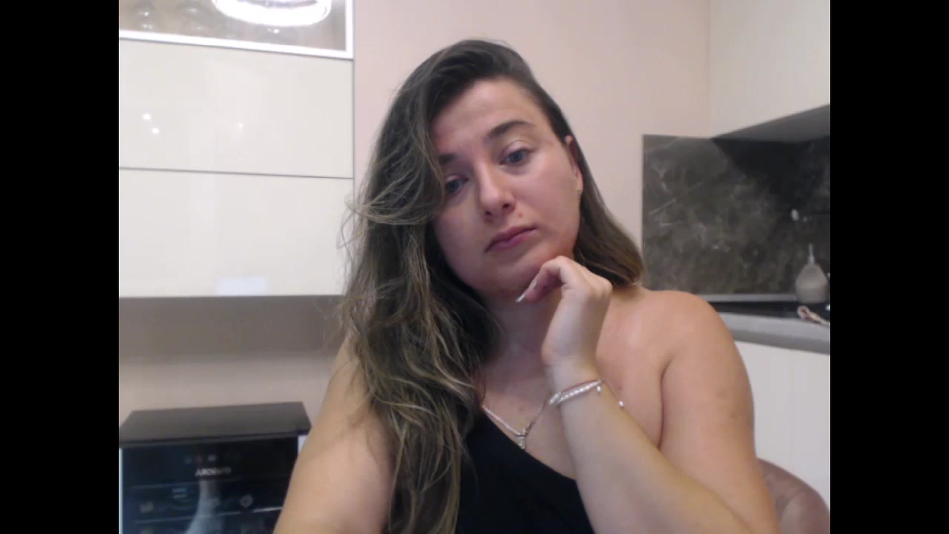 Gallery image thumbnail from LuvleeMelons's myfreecams stream on, 11/13/2023, 19:22 image 11 of 20