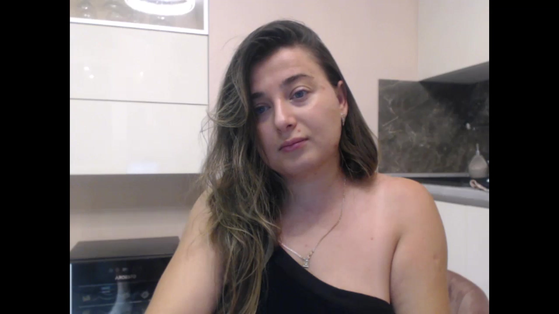 Gallery image thumbnail from LuvleeMelons's myfreecams stream on, 11/13/2023, 19:22 image 9 of 20