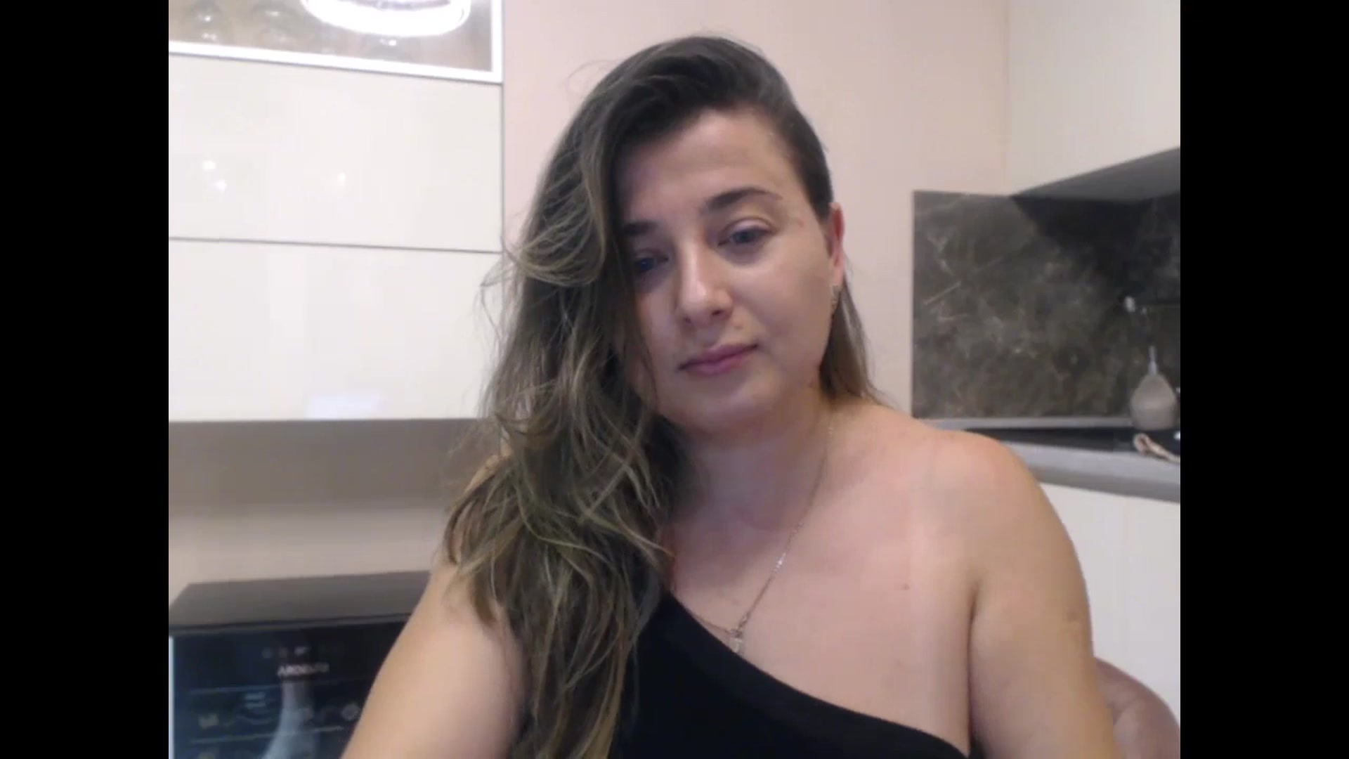 Gallery image thumbnail from LuvleeMelons's myfreecams stream on, 11/13/2023, 19:22 image 8 of 20