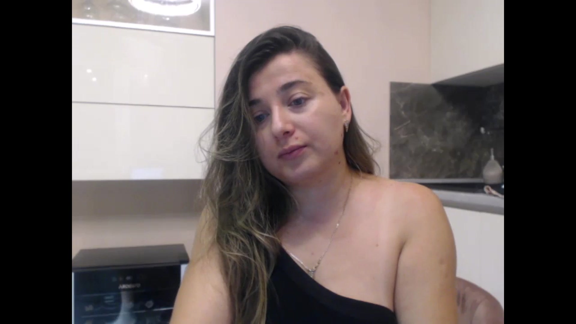 Gallery image thumbnail from LuvleeMelons's myfreecams stream on, 11/13/2023, 19:22 image 13 of 20
