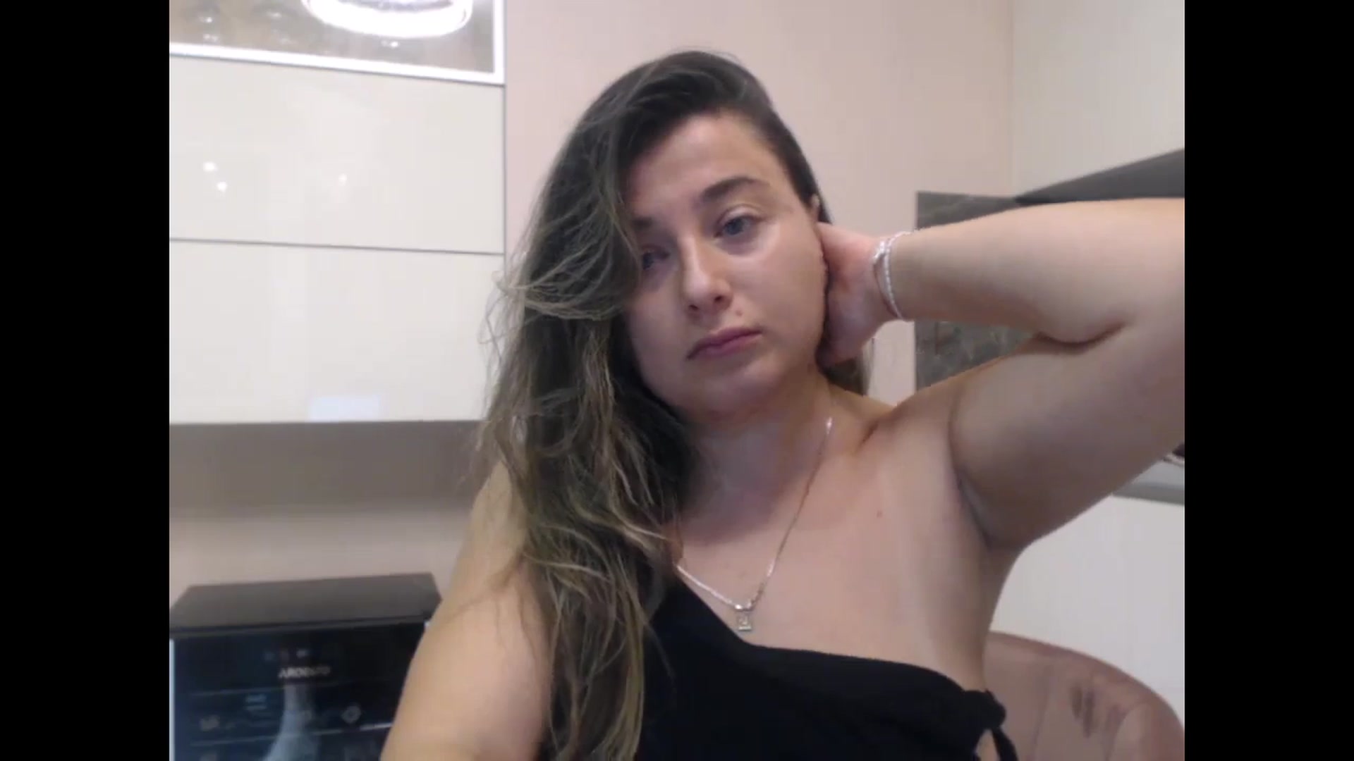 Gallery image thumbnail from LuvleeMelons's myfreecams stream on, 11/13/2023, 19:22 image 12 of 20