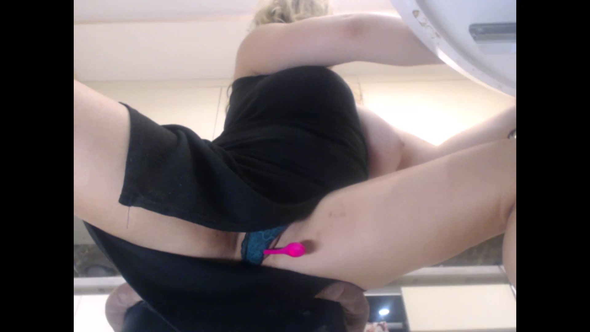 Gallery image thumbnail from LuvleeMelons's myfreecams stream on, 04/15/2024, 19:38 image 3 of 20