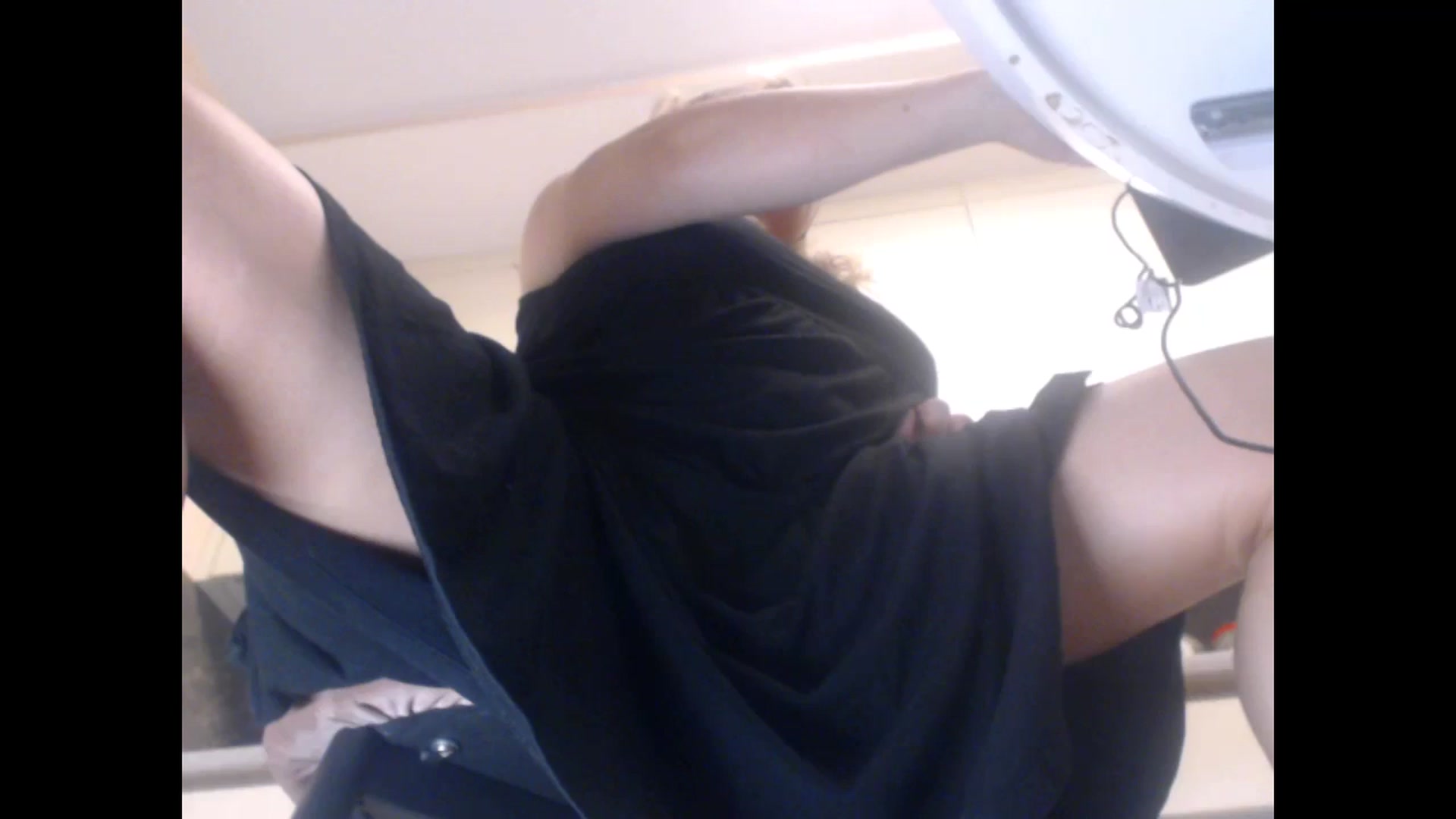 Gallery image thumbnail from LuvleeMelons's myfreecams stream on, 05/18/2024, 19:55 image 6 of 20