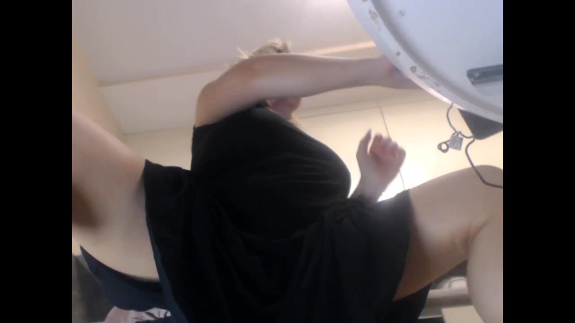 Gallery image thumbnail from LuvleeMelons's myfreecams stream on, 05/18/2024, 19:55 image 1 of 20