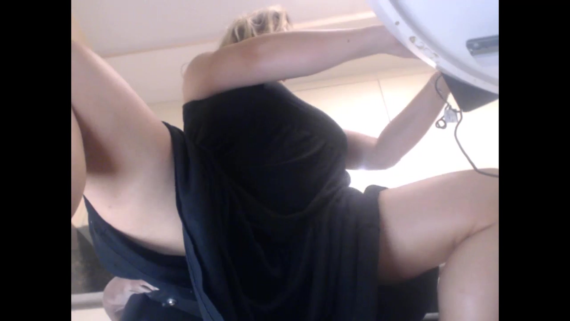 Gallery image thumbnail from LuvleeMelons's myfreecams stream on, 05/18/2024, 19:55 image 4 of 20