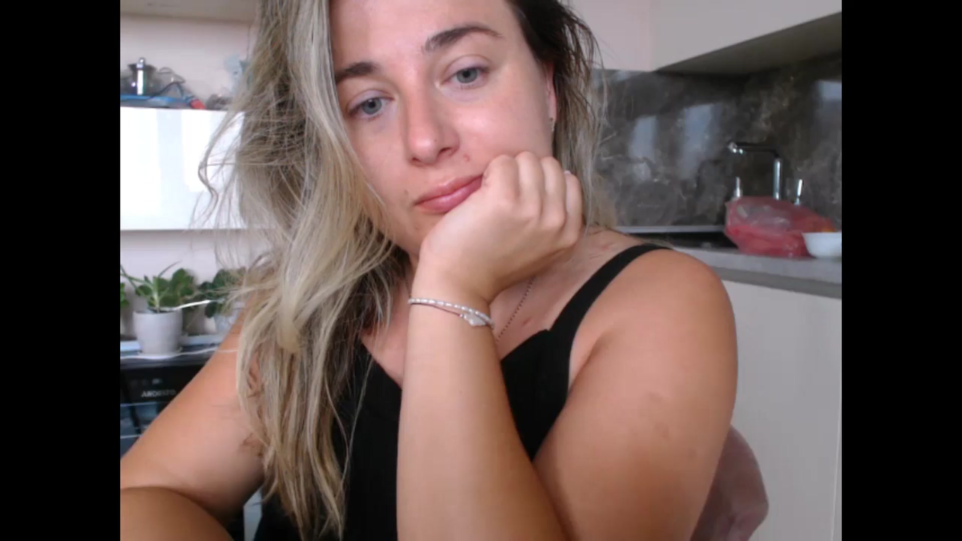 Gallery image thumbnail from LuvleeMelons's myfreecams stream on, 07/23/2024, 12:27 image 1 of 20