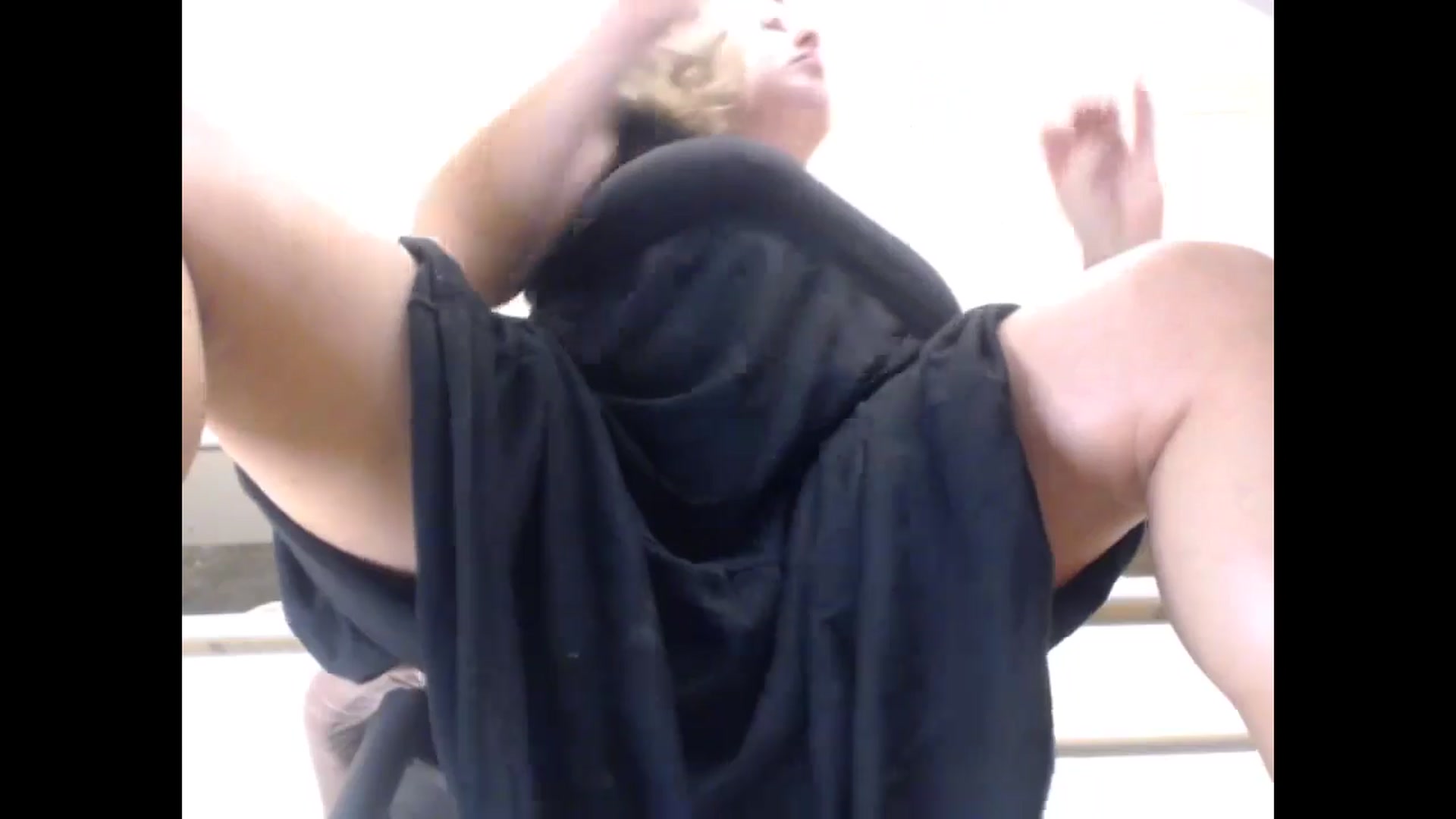 Gallery image thumbnail from LuvleeMelons's myfreecams stream on, 01/08/2025, 20:10 image 2 of 20