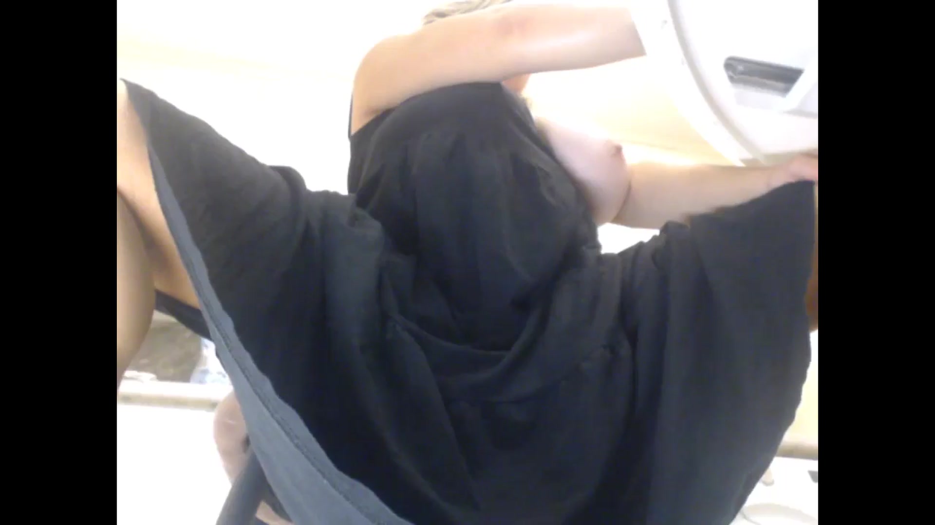Gallery image thumbnail from LuvleeMelons's myfreecams stream on, 03/05/2026, 19:07 image 14 of 20