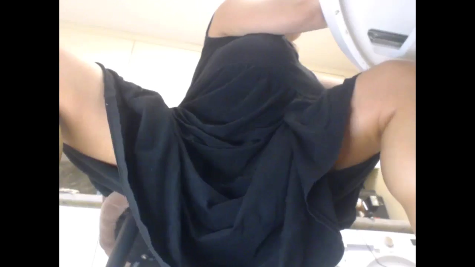 Gallery image thumbnail from LuvleeMelons's myfreecams stream on, 03/05/2026, 19:07 image 12 of 20