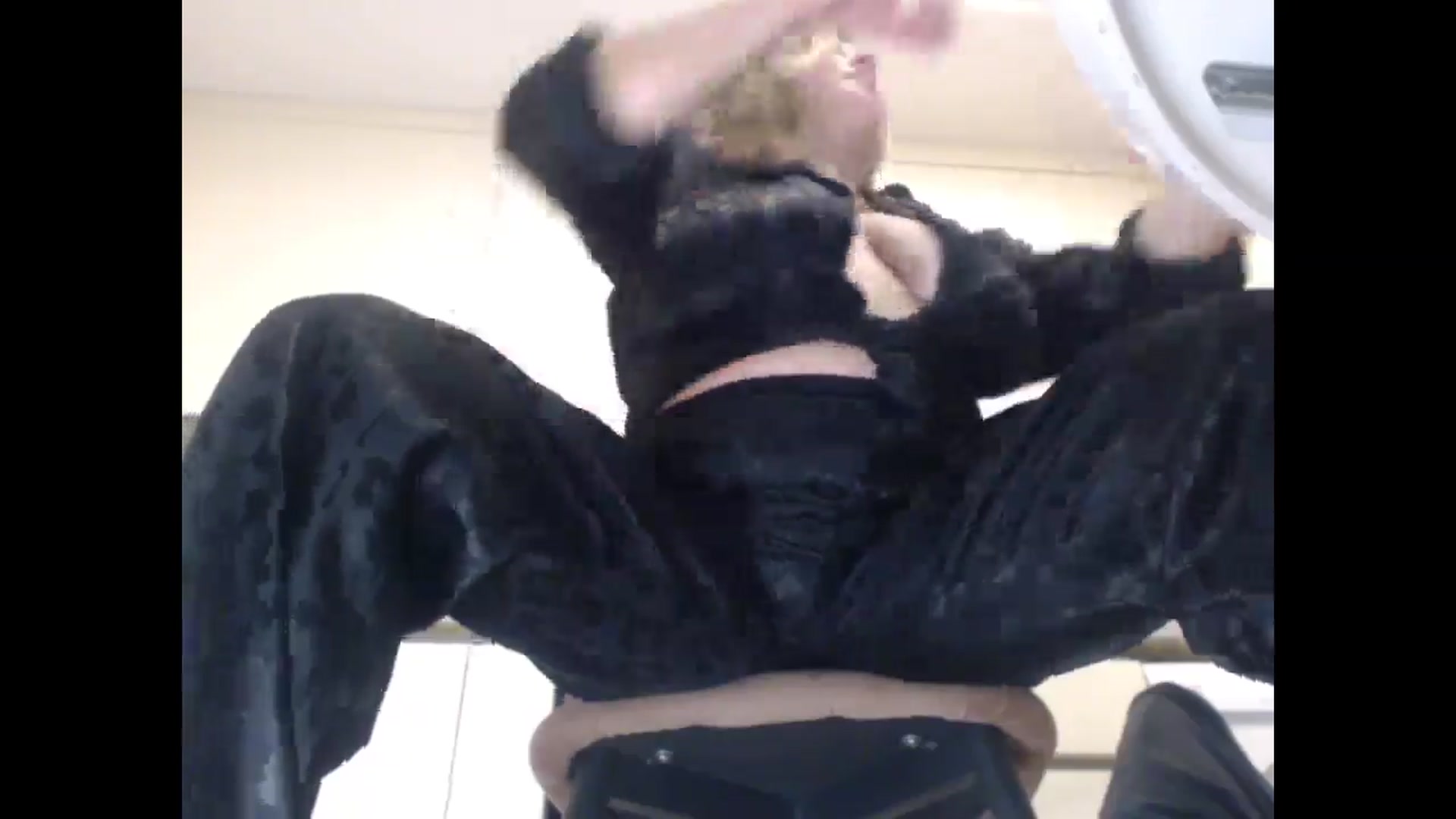 Gallery image thumbnail from LuvleeMelons's myfreecams stream on, 05/03/2026, 19:32 image 5 of 20