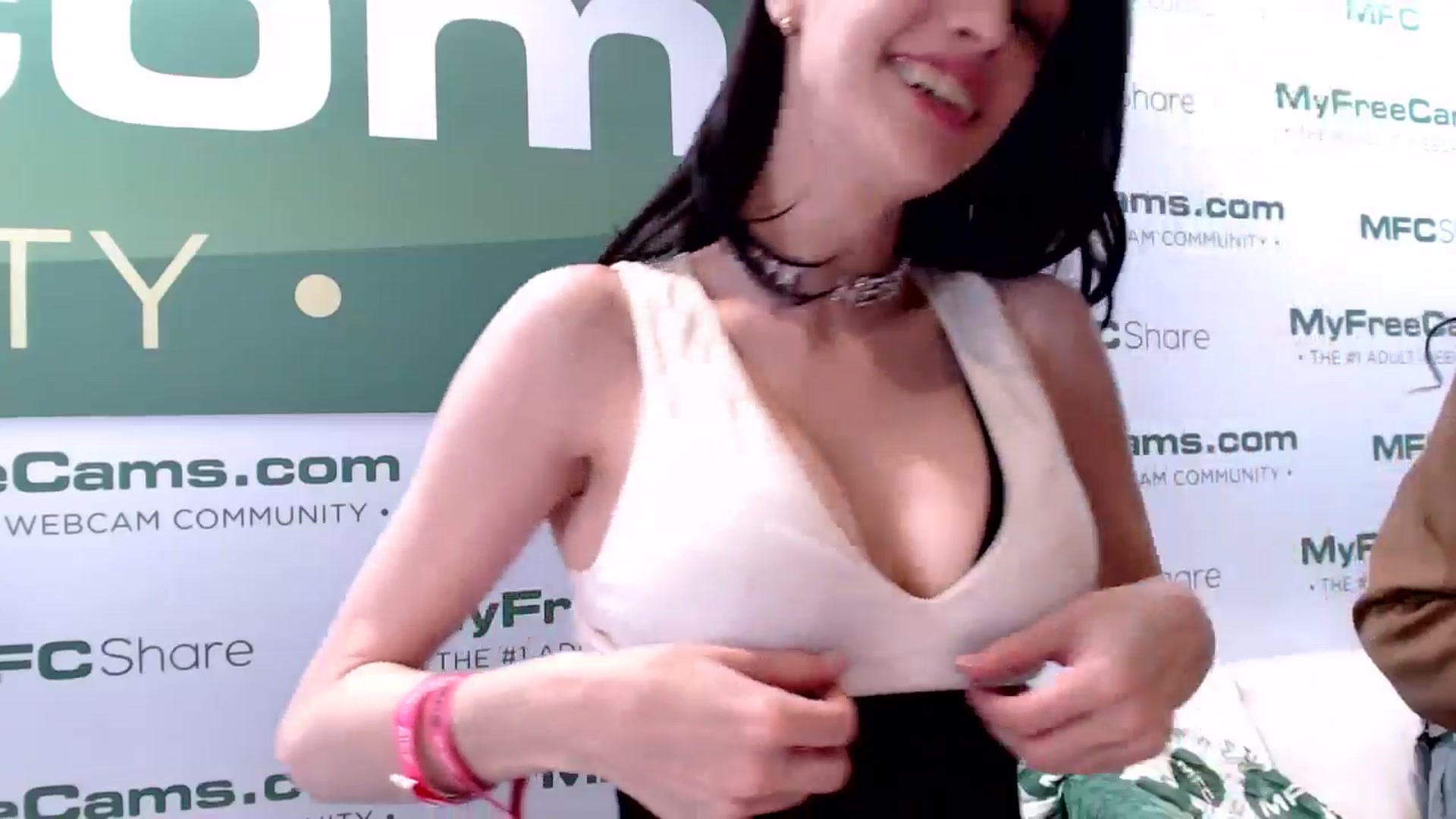 Gallery image thumbnail from LuxNeon's myfreecams stream on, 01/22/2026, 02:06 image 3 of 20