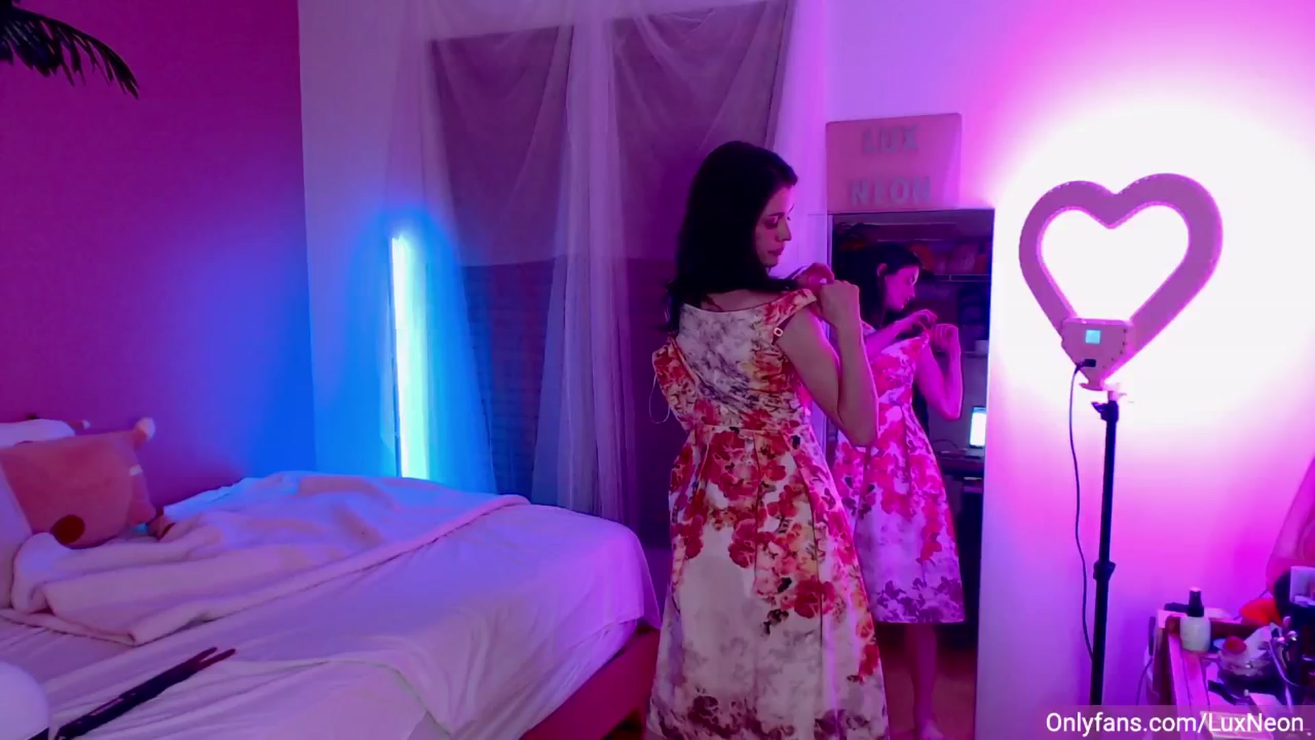 Gallery image thumbnail from LuxNeon's myfreecams stream on, 02/07/2026, 05:06 image 2 of 20