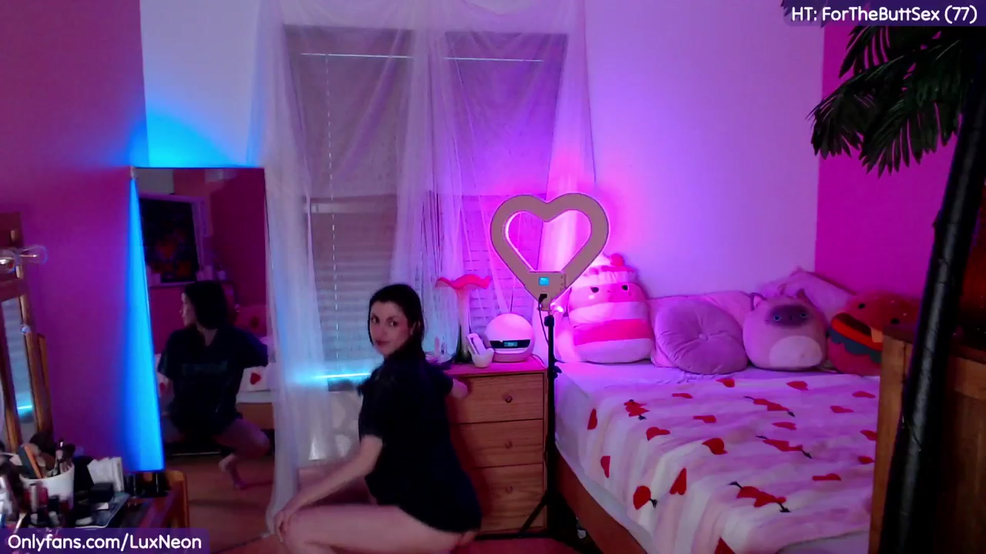 Gallery image thumbnail from LuxNeon's myfreecams stream on, 04/09/2026, 04:08 image 4 of 20