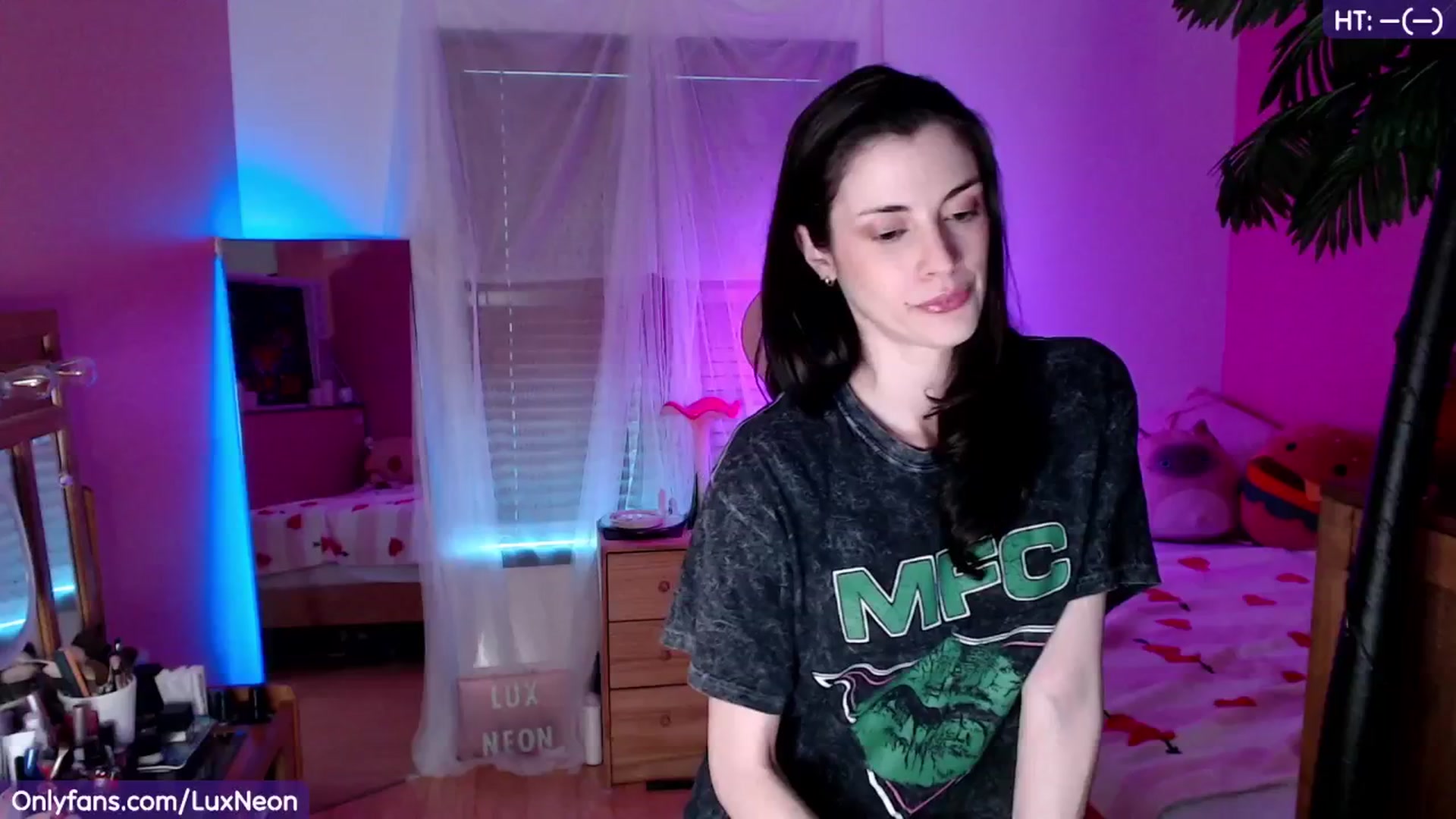 Gallery image thumbnail from LuxNeon's myfreecams stream on, 04/09/2026, 04:08 image 1 of 20
