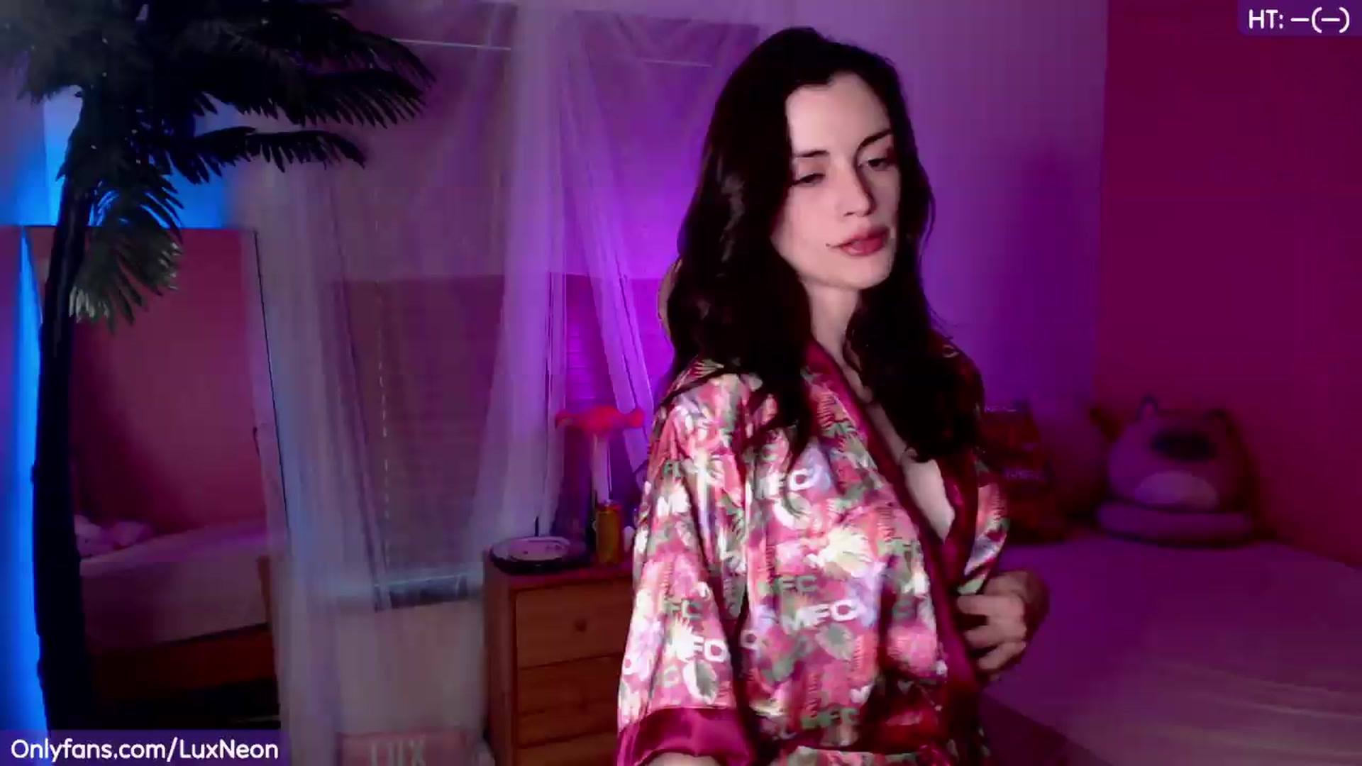 Gallery image thumbnail from LuxNeon's myfreecams stream on, 05/29/2026, 04:12 image 2 of 20