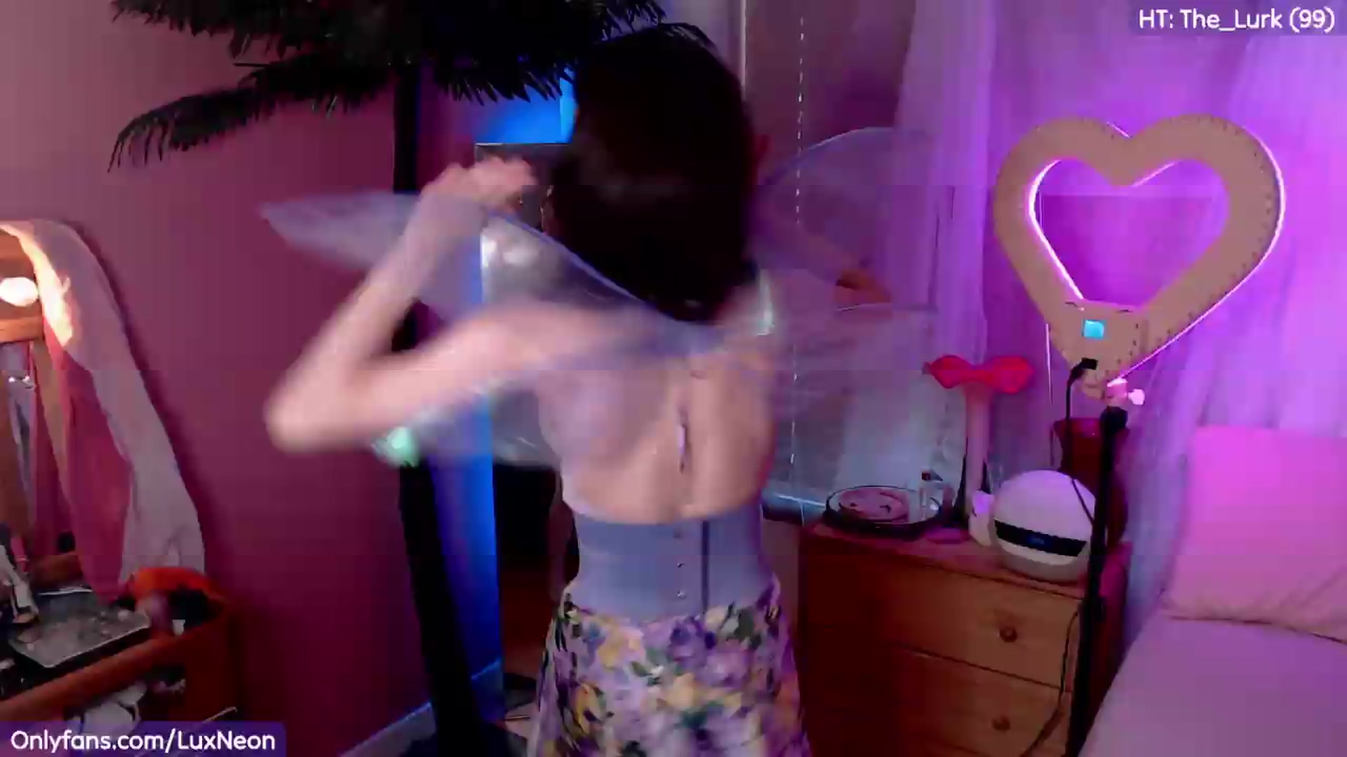 Gallery image thumbnail from LuxNeon's myfreecams stream on, 06/05/2026, 04:24 image 2 of 20