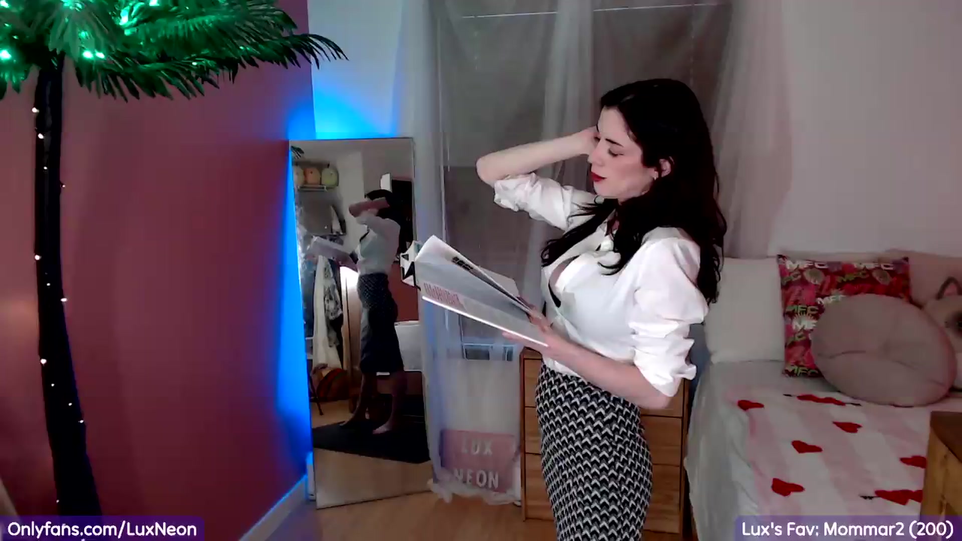 Gallery image thumbnail from LuxNeon's myfreecams stream on, 07/03/2026, 04:30 image 4 of 20
